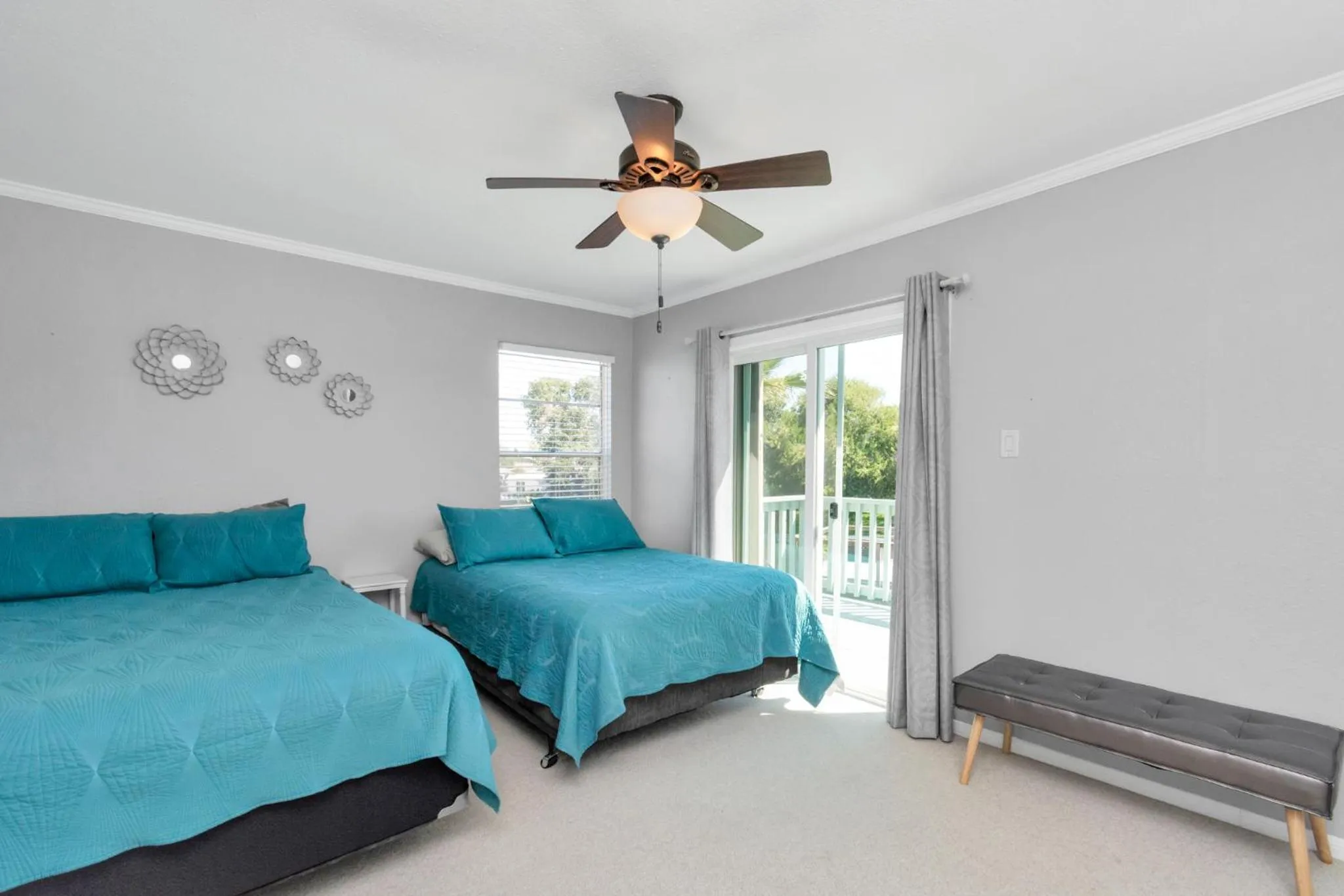 Beauty on the Water! Lake House near the beaches!