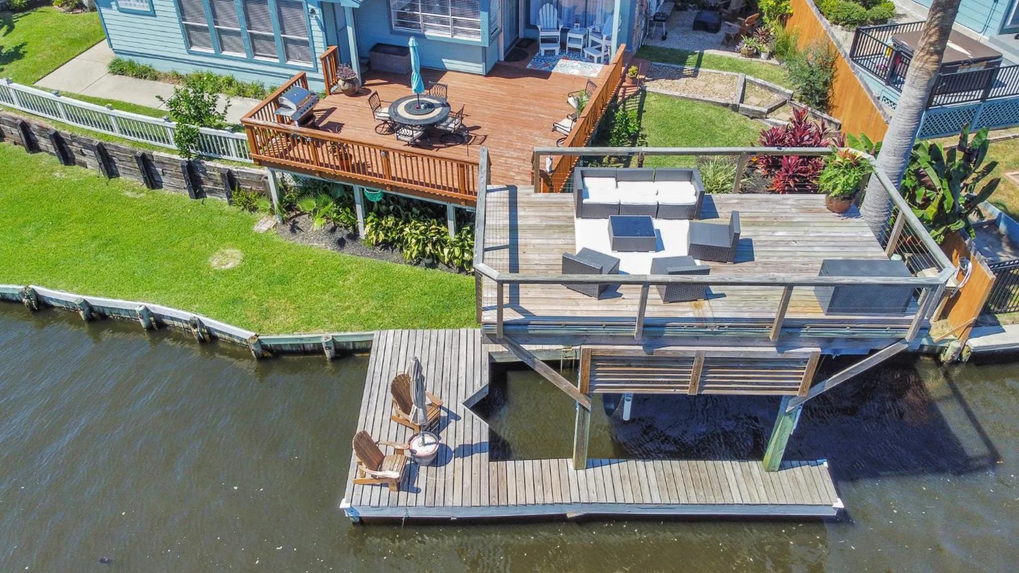 Beauty on the Water! Lake House near the beaches!