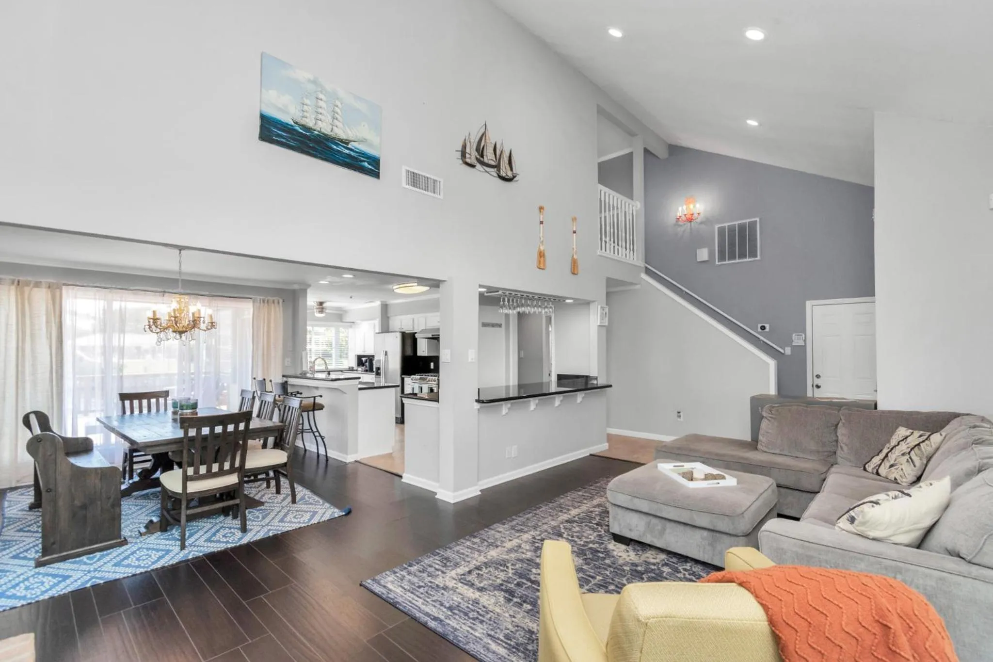 Beauty on the Water! Lake House near the beaches!