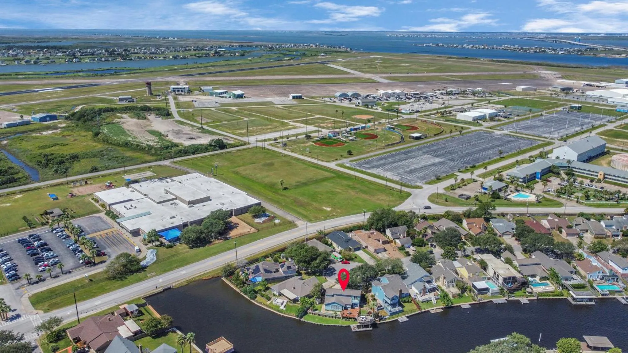 Beauty on the Water! Lake House near the beaches!
