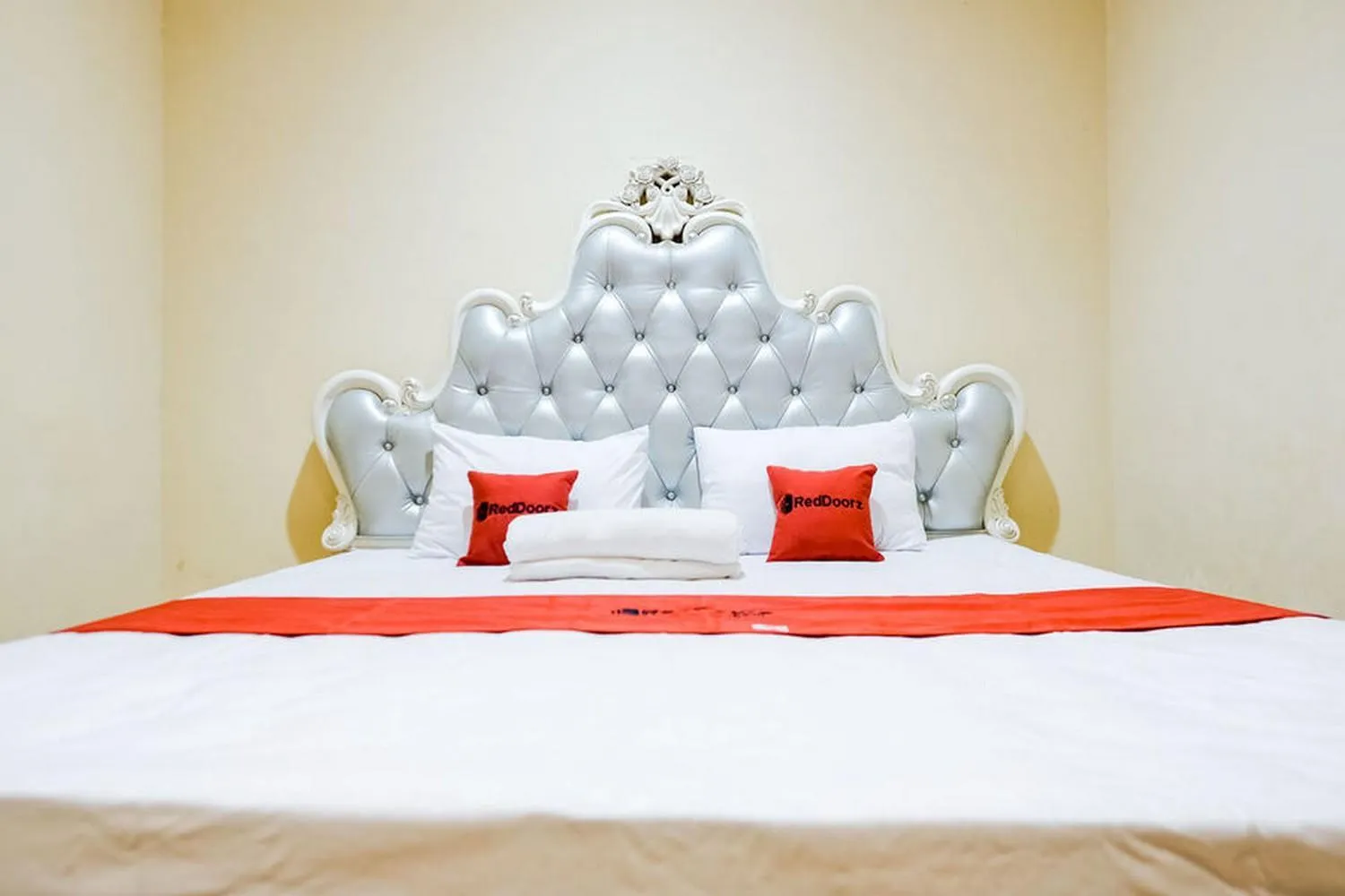 Bedroom, Bed in RedDoorz @ Jalan Gajah Mada Medan 2