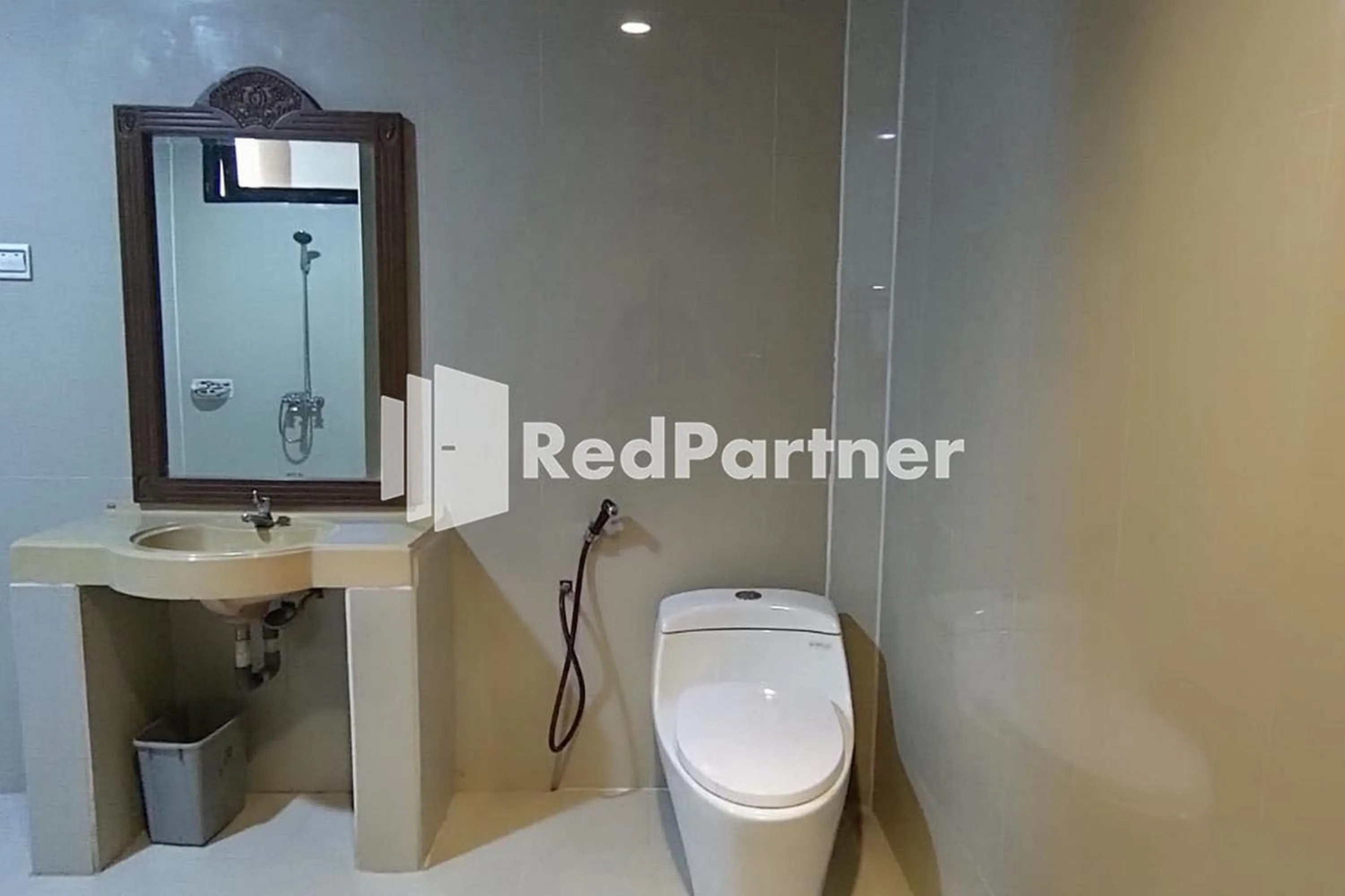 Bathroom in Hotel Abna Sangatta Mitra RedDoorz