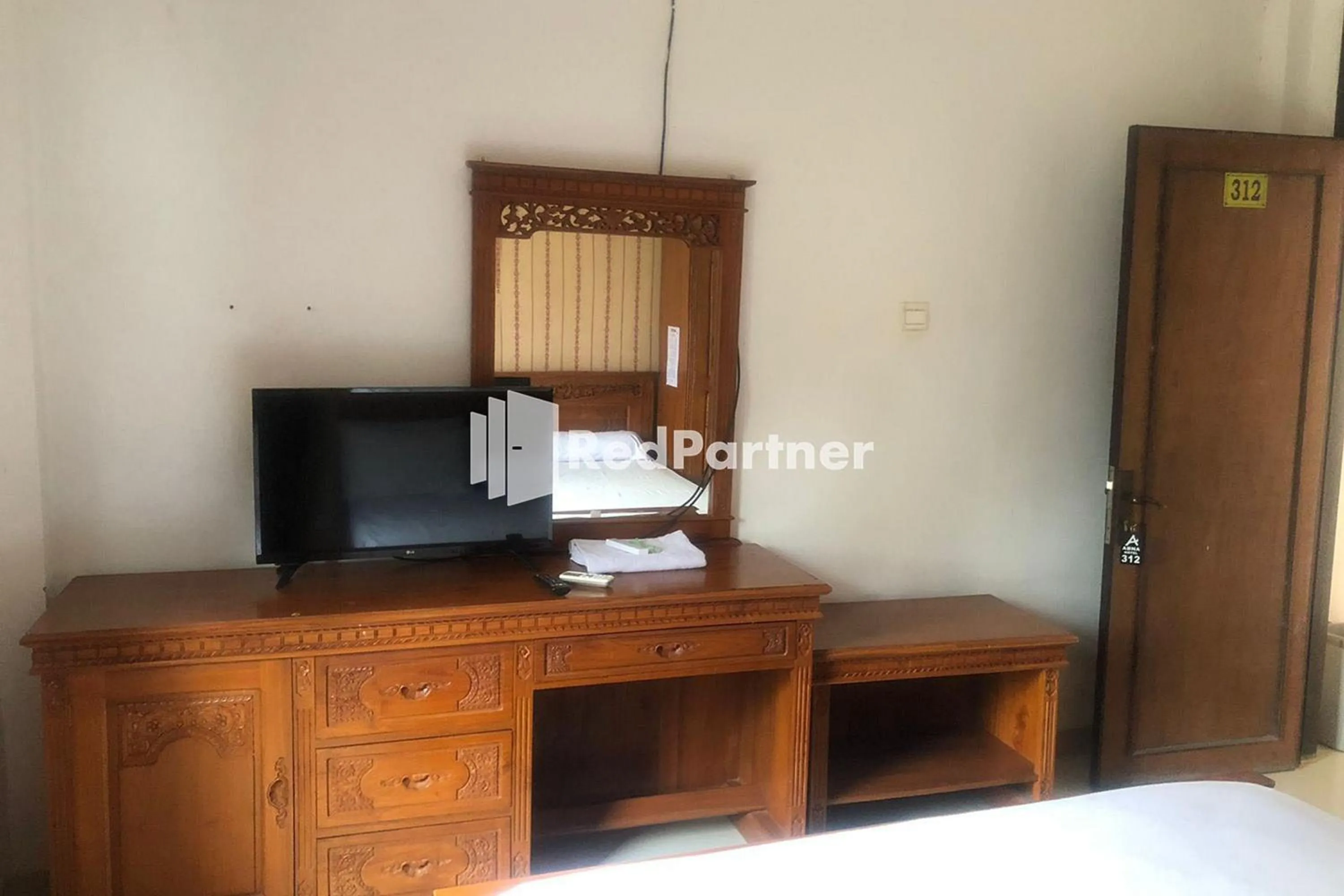 TV and multimedia in Hotel Abna Sangatta Mitra RedDoorz