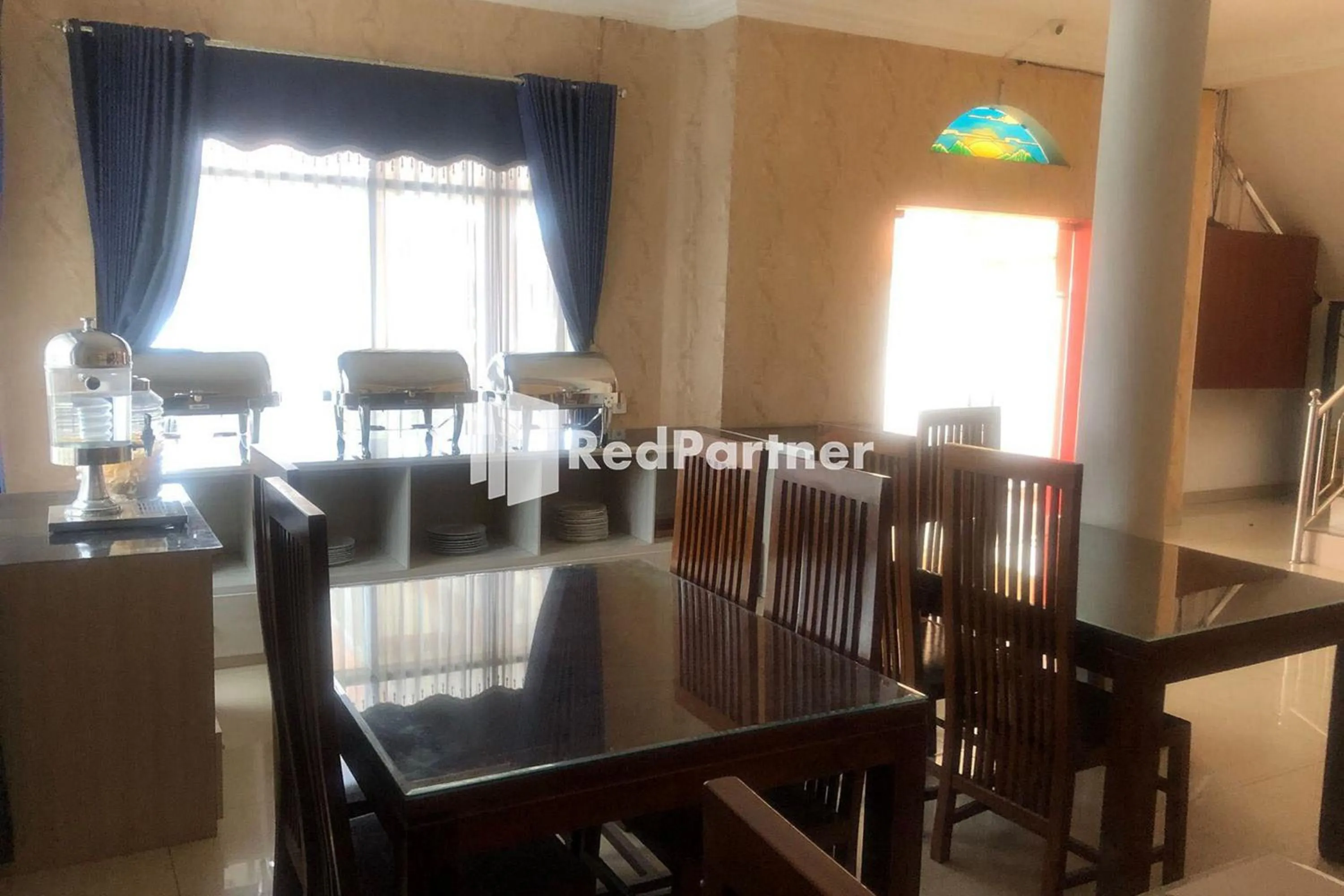 Seating area in Hotel Abna Sangatta Mitra RedDoorz