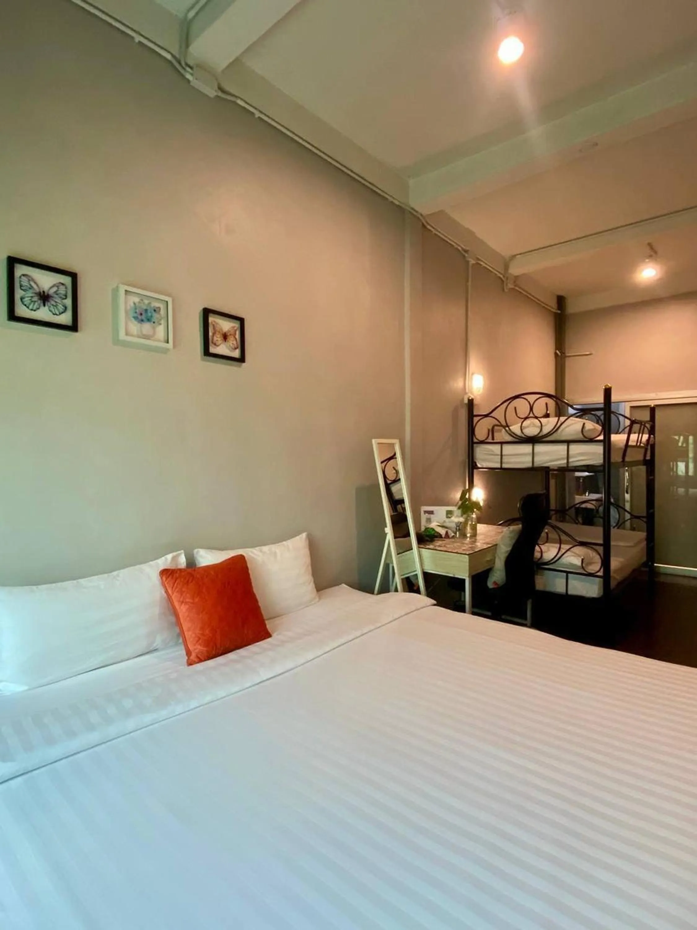 Bedroom, Bed in Hostel Lemon Siam Petchaburi Road