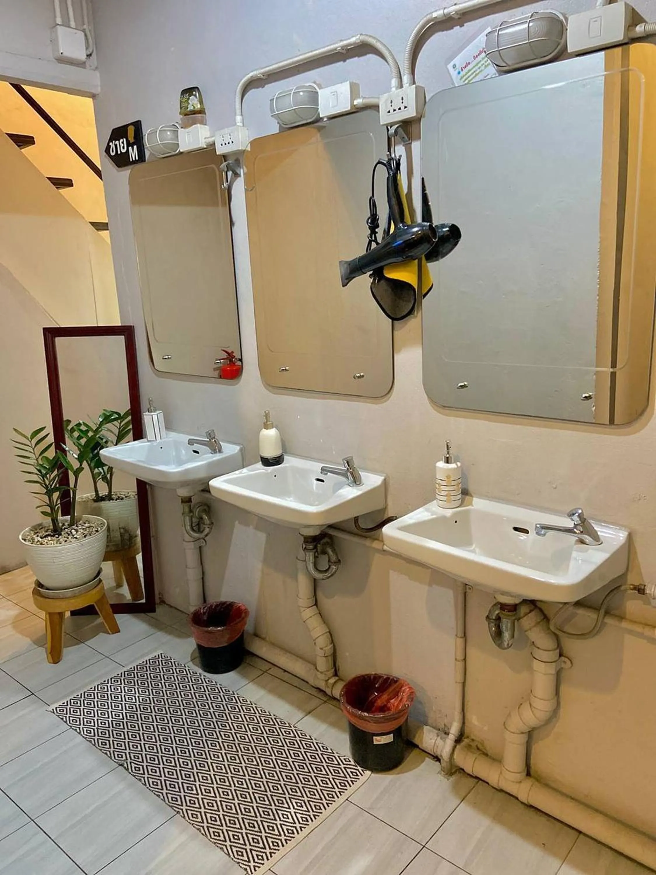 Bathroom in Hostel Lemon Siam Petchaburi Road