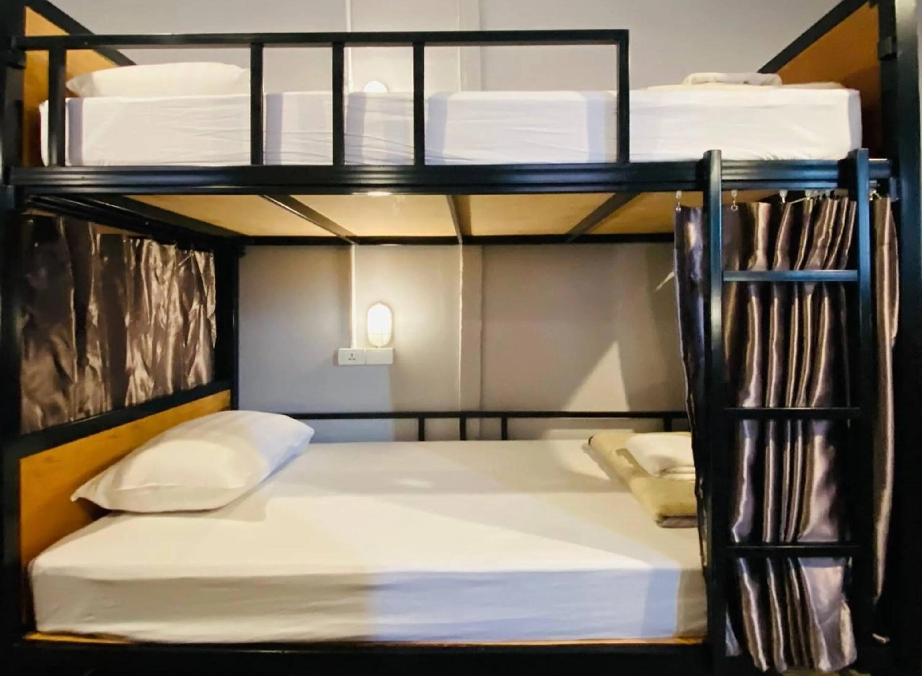 Bedroom, Bed in Hostel Lemon Siam Petchaburi Road