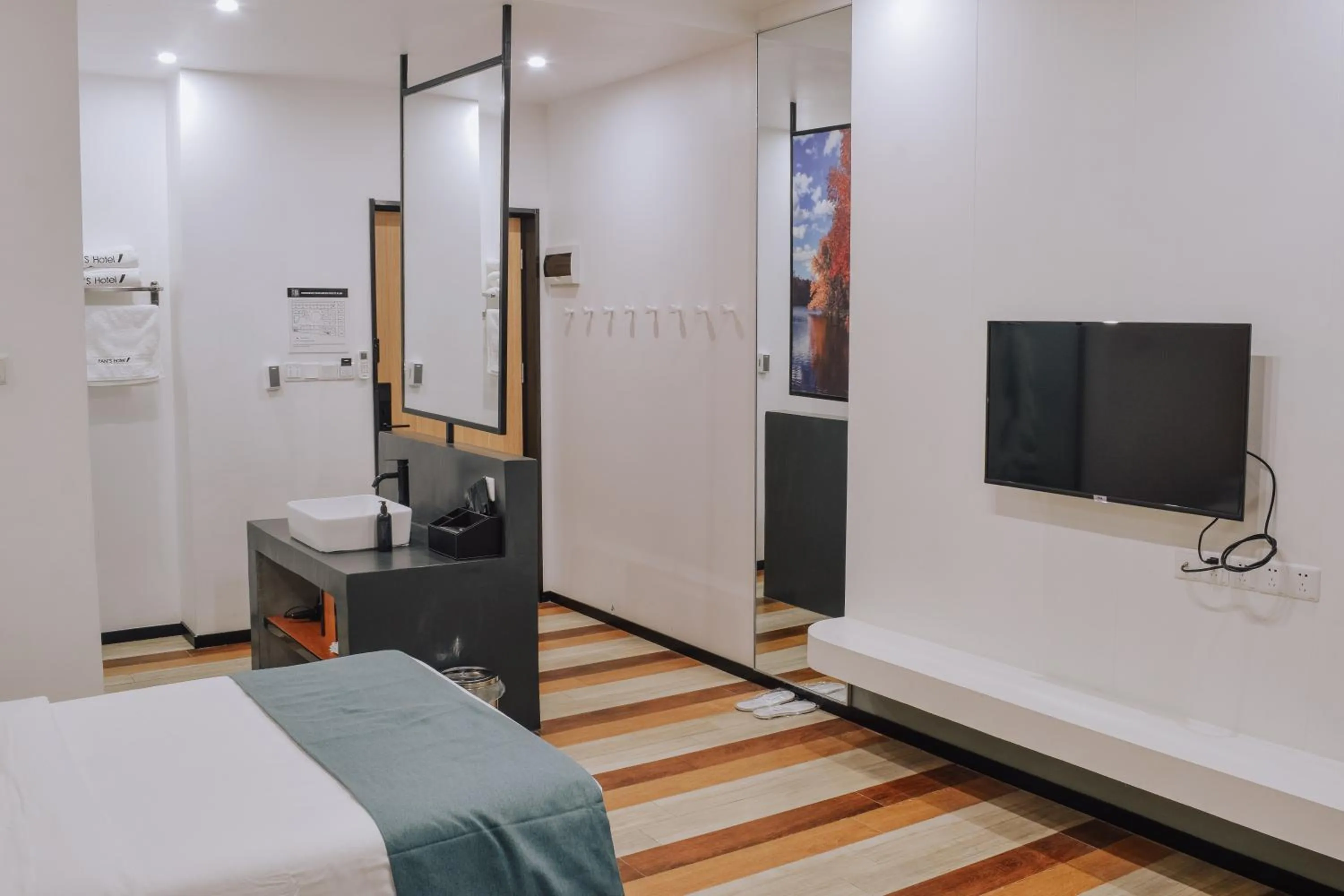 TV and multimedia, Bed in Fan's Hotel Baybay