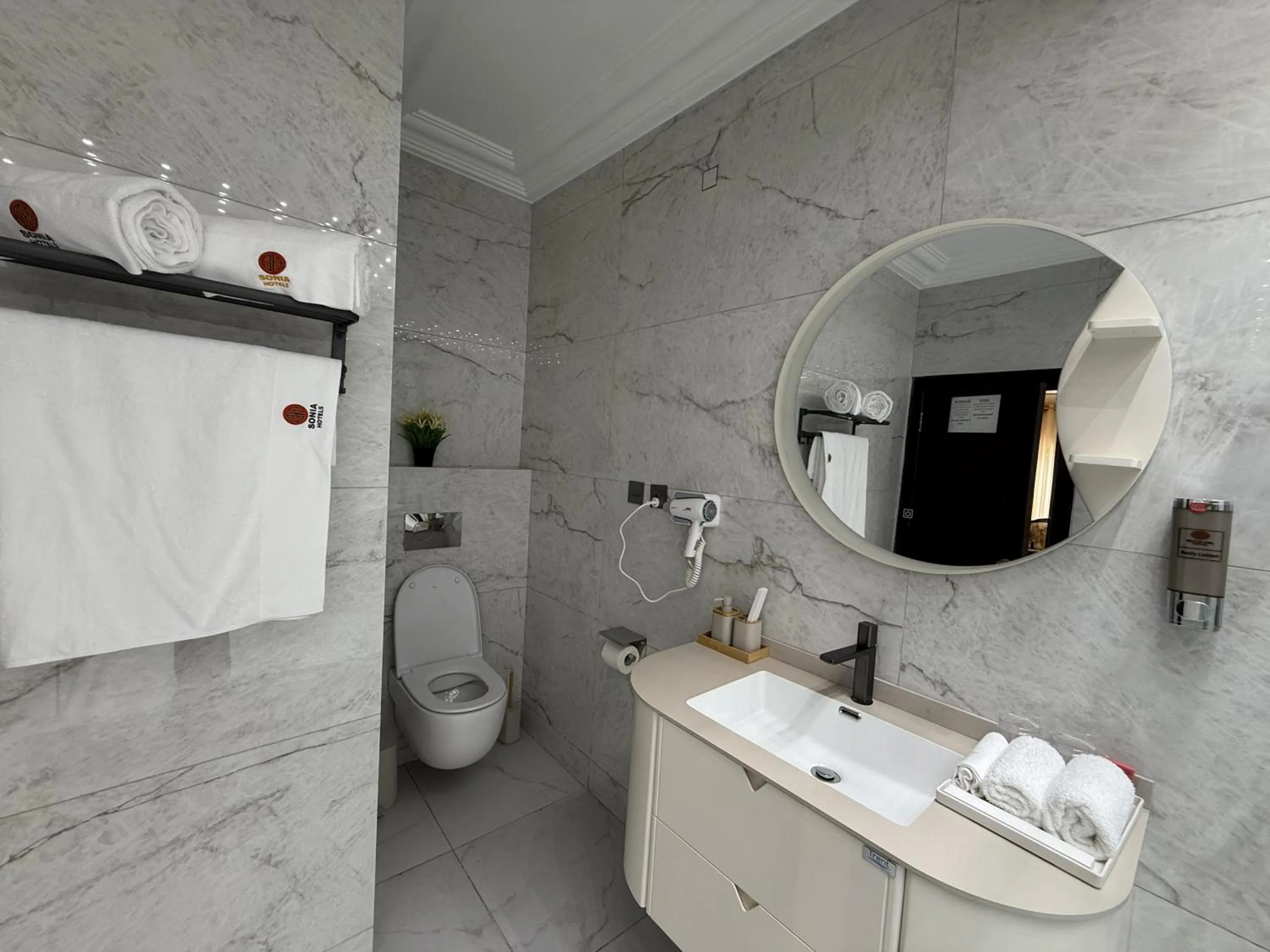 Toilet in Sonia Hotel