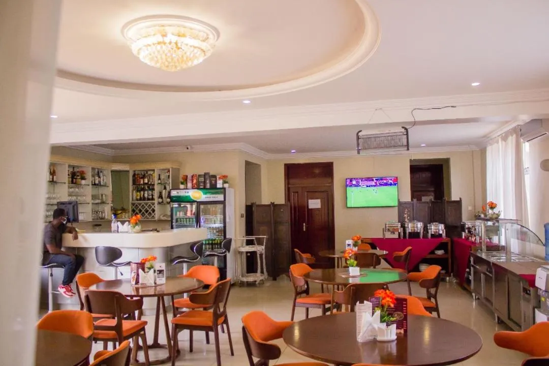 Restaurant/places to eat in Sonia Hotel