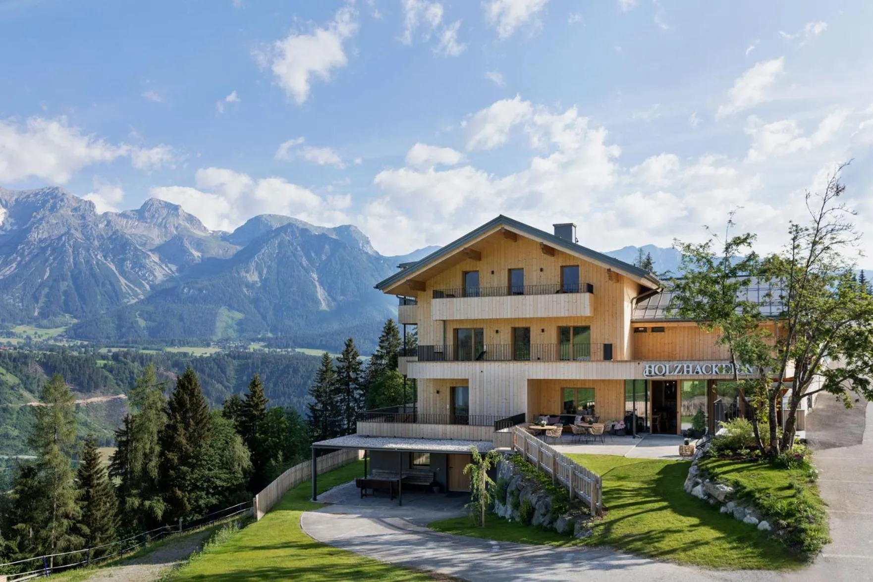 Property building in Holzhackerin - the charming Haus am Berg