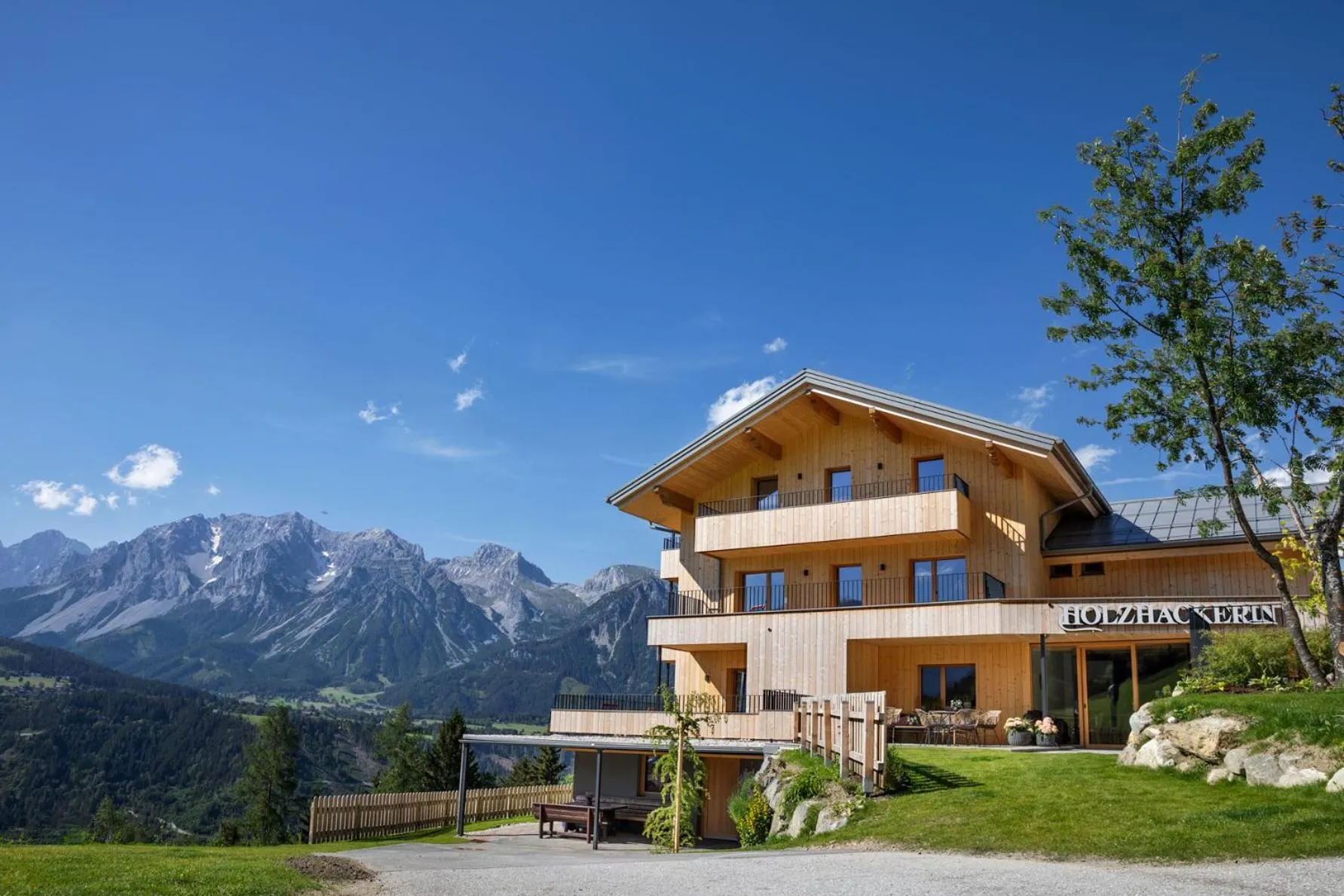 Property building in Holzhackerin - the charming Haus am Berg