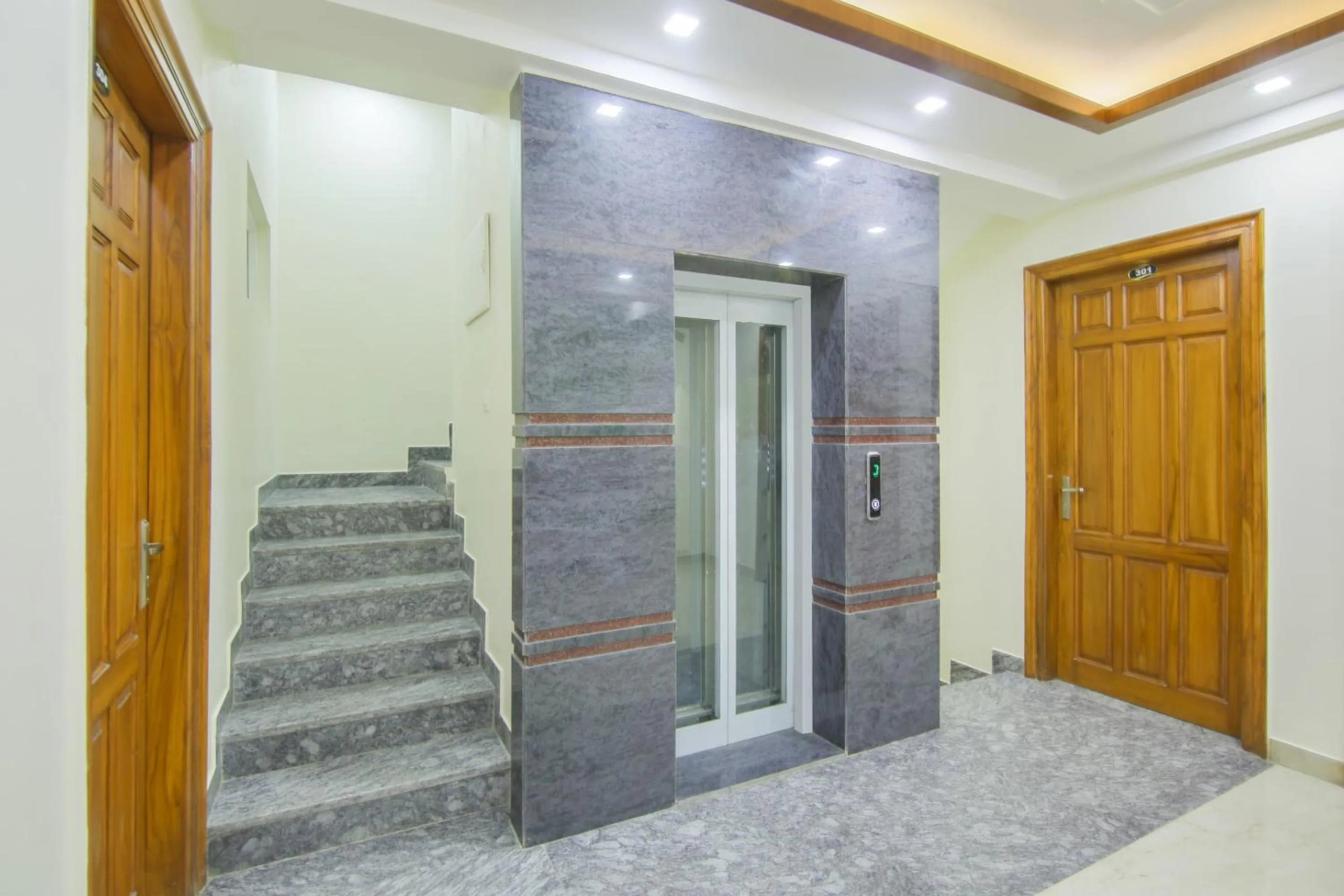 Lobby or reception in Collection O Corporate Suite Near Omaxe Celebration Mall