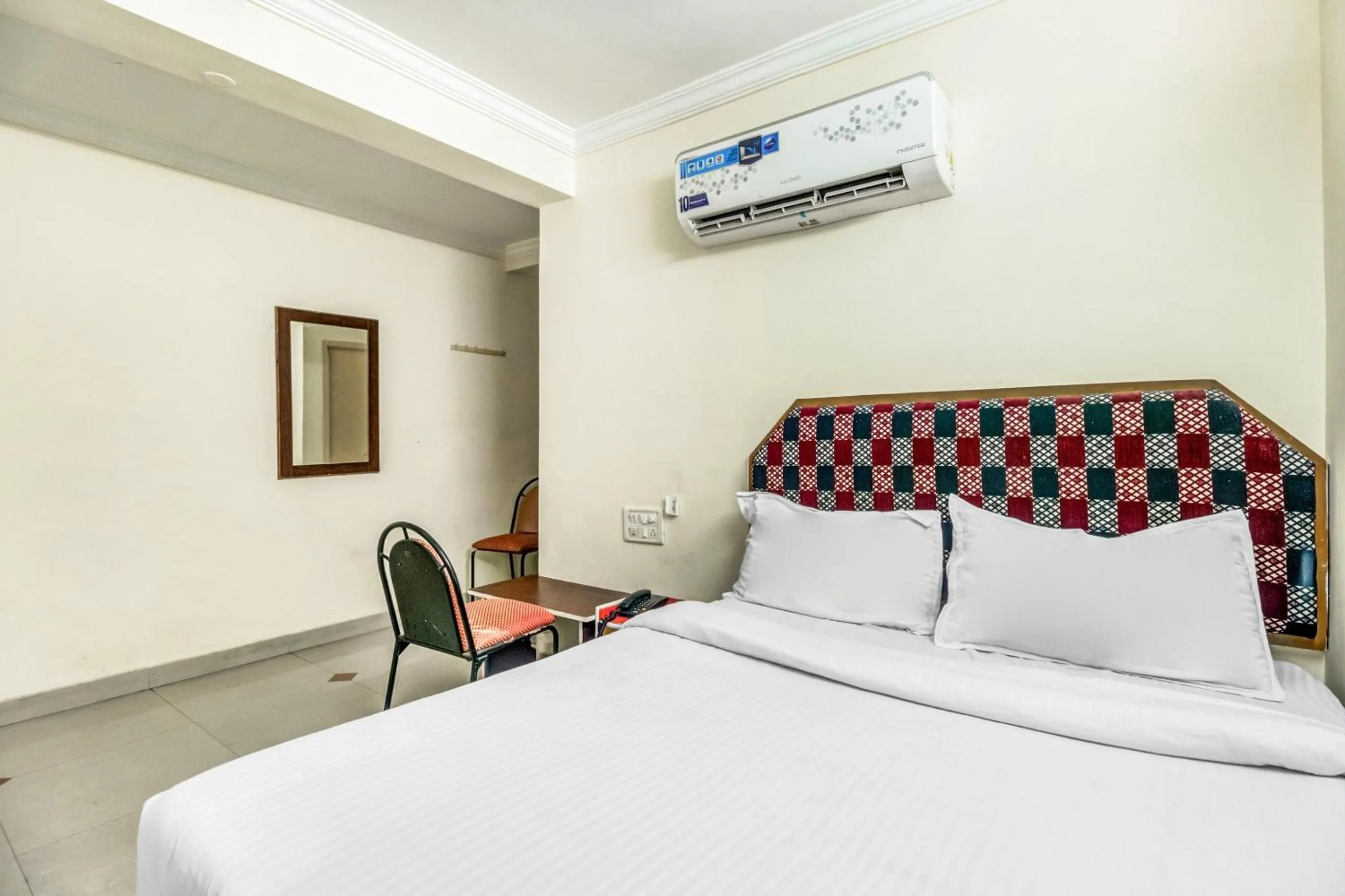 Bedroom, Bed in SPOT ON Swarna Mayuri