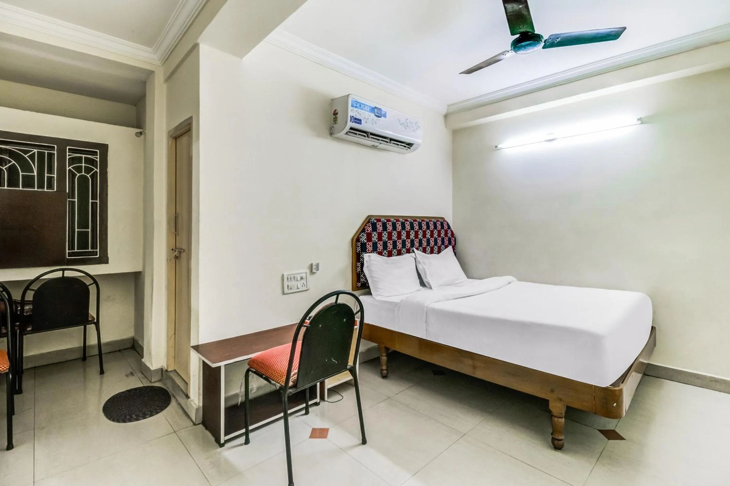 Bedroom, Bed in SPOT ON Swarna Mayuri