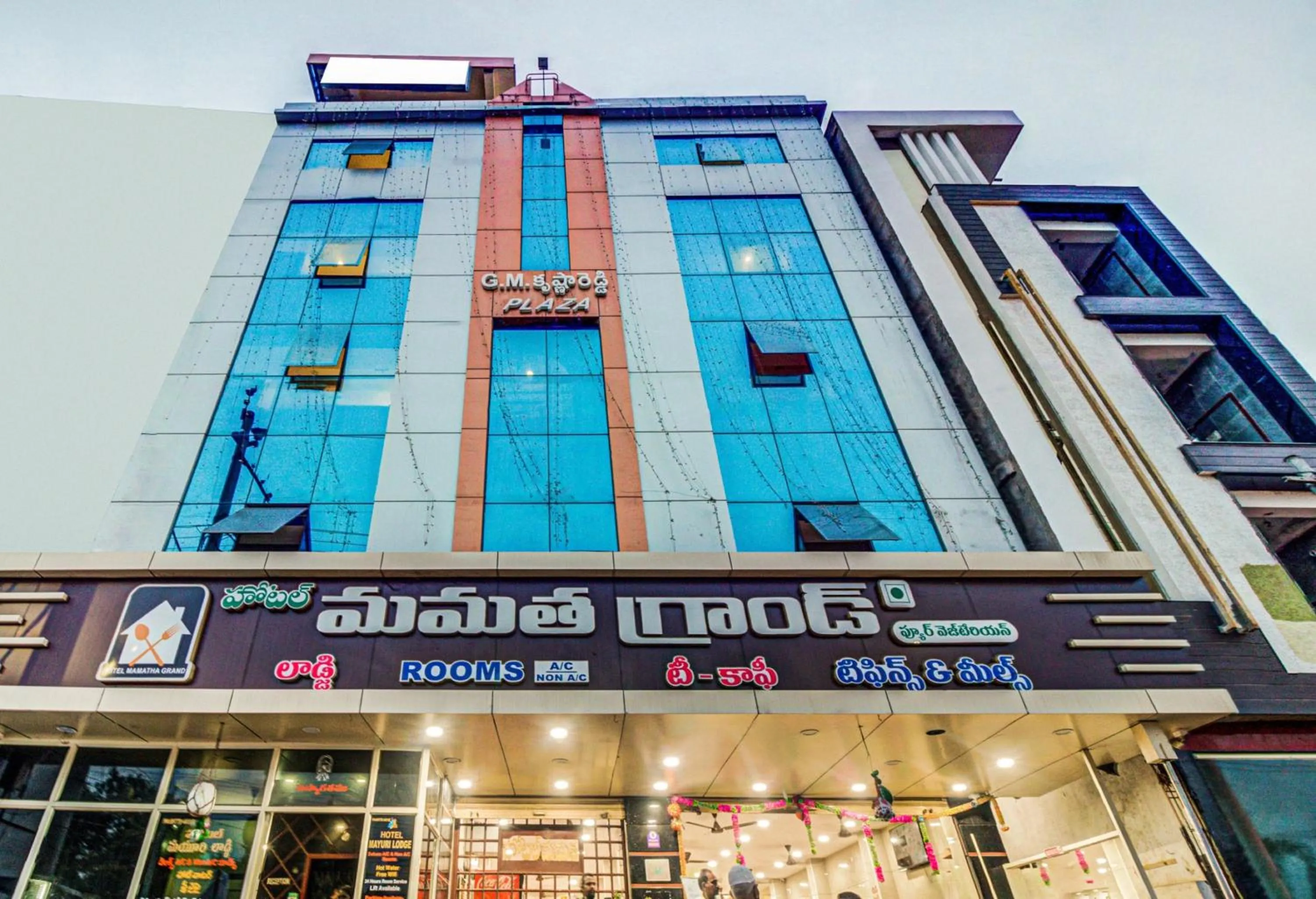 Facade/entrance in SPOT ON Swarna Mayuri