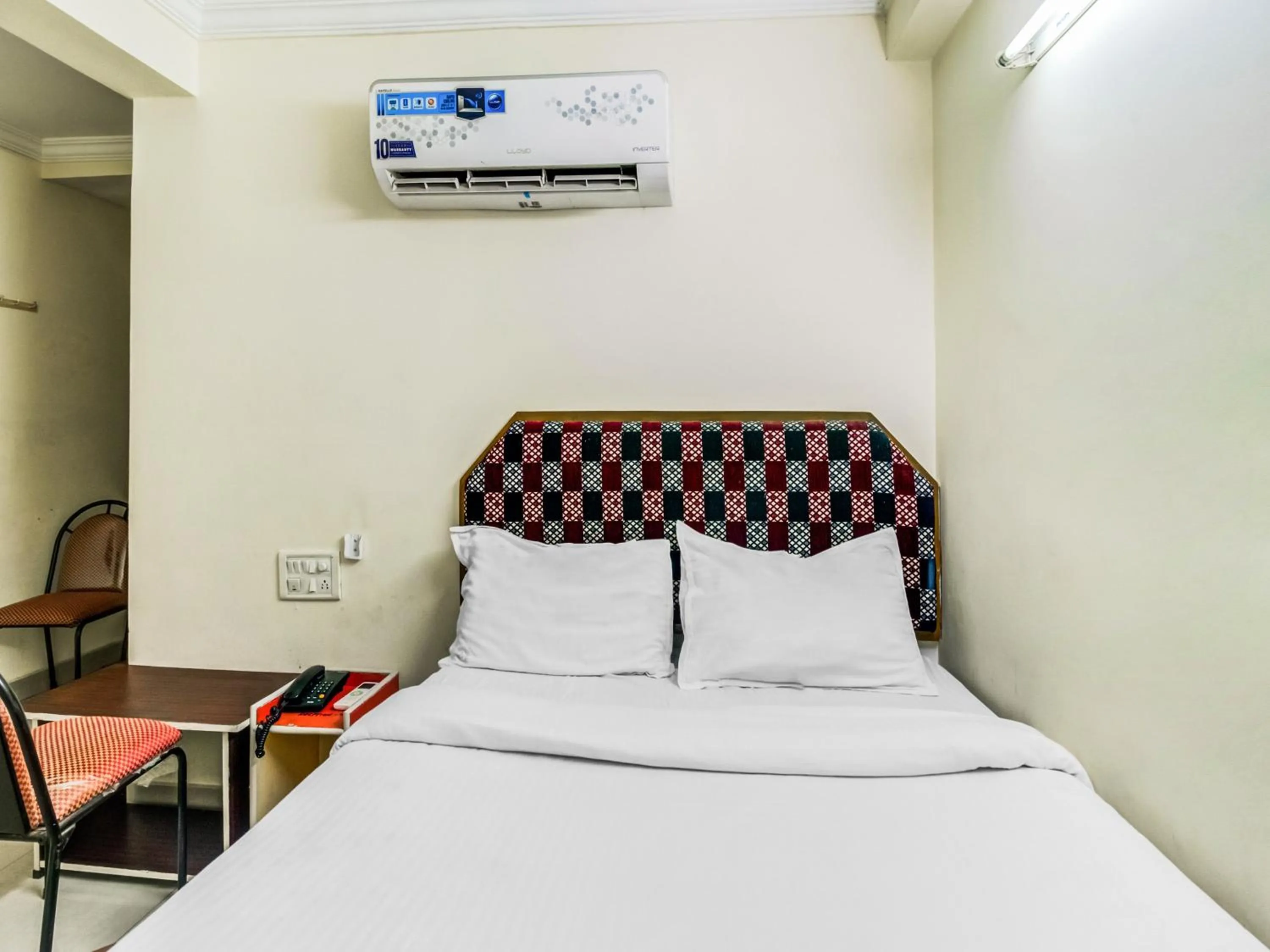 Bedroom, Bed in SPOT ON Swarna Mayuri