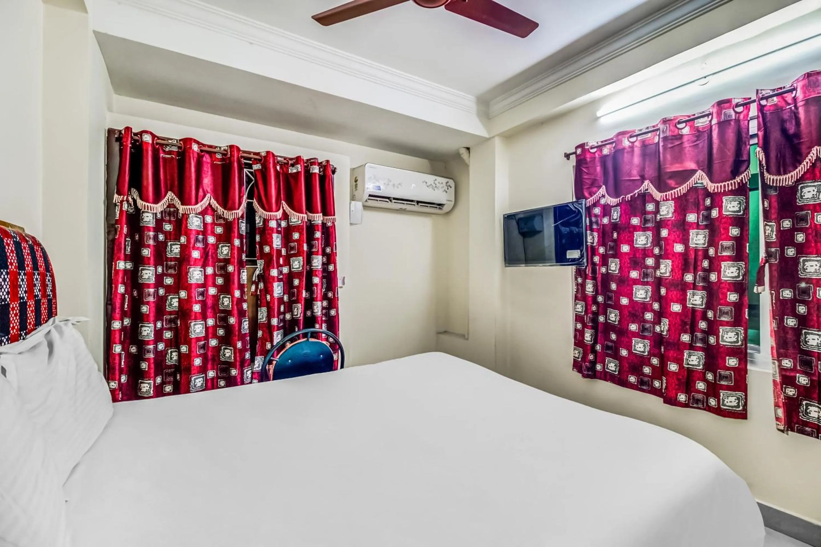 Bedroom, Bed in SPOT ON Swarna Mayuri