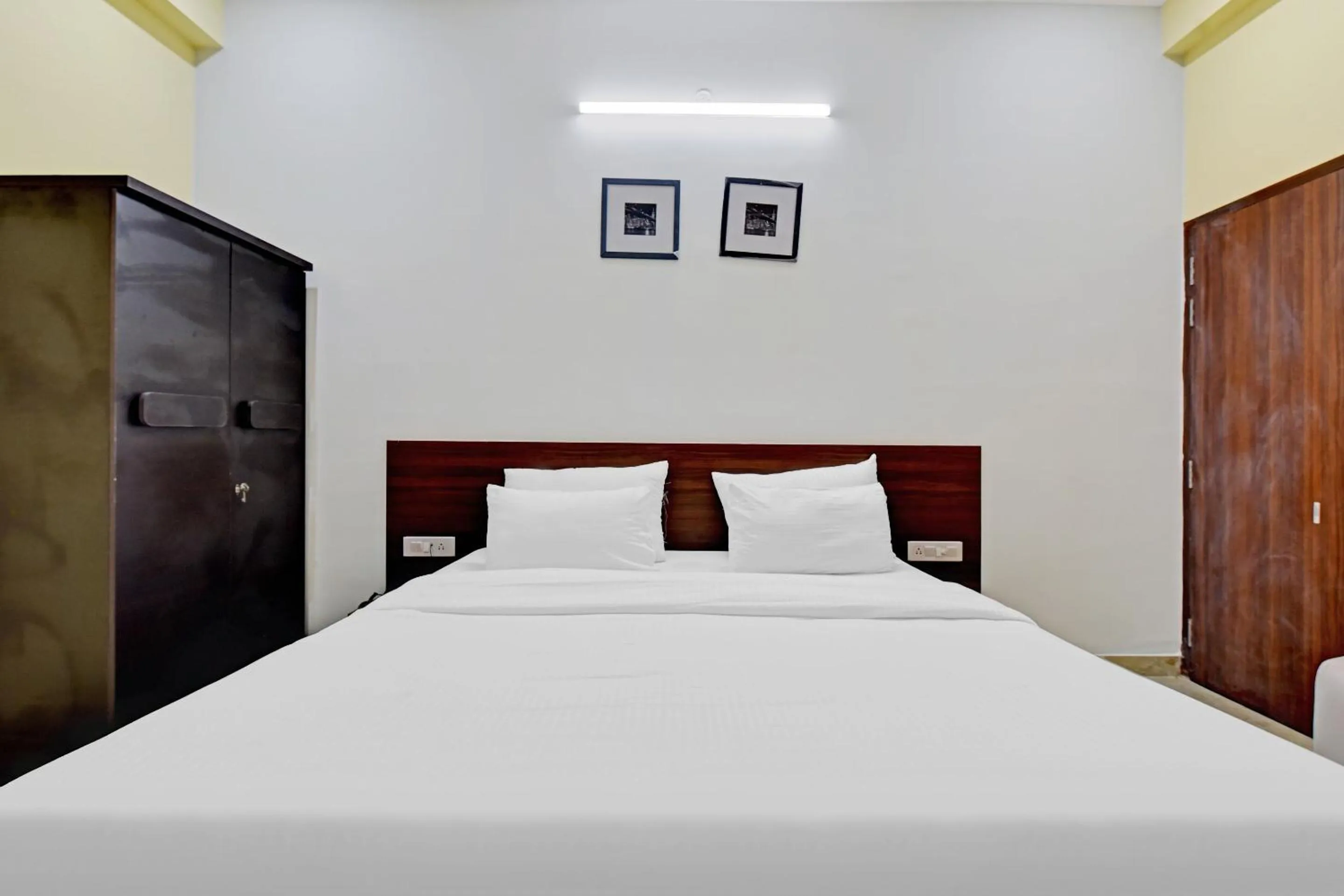 Bedroom in Hotel O Shri Ganesh