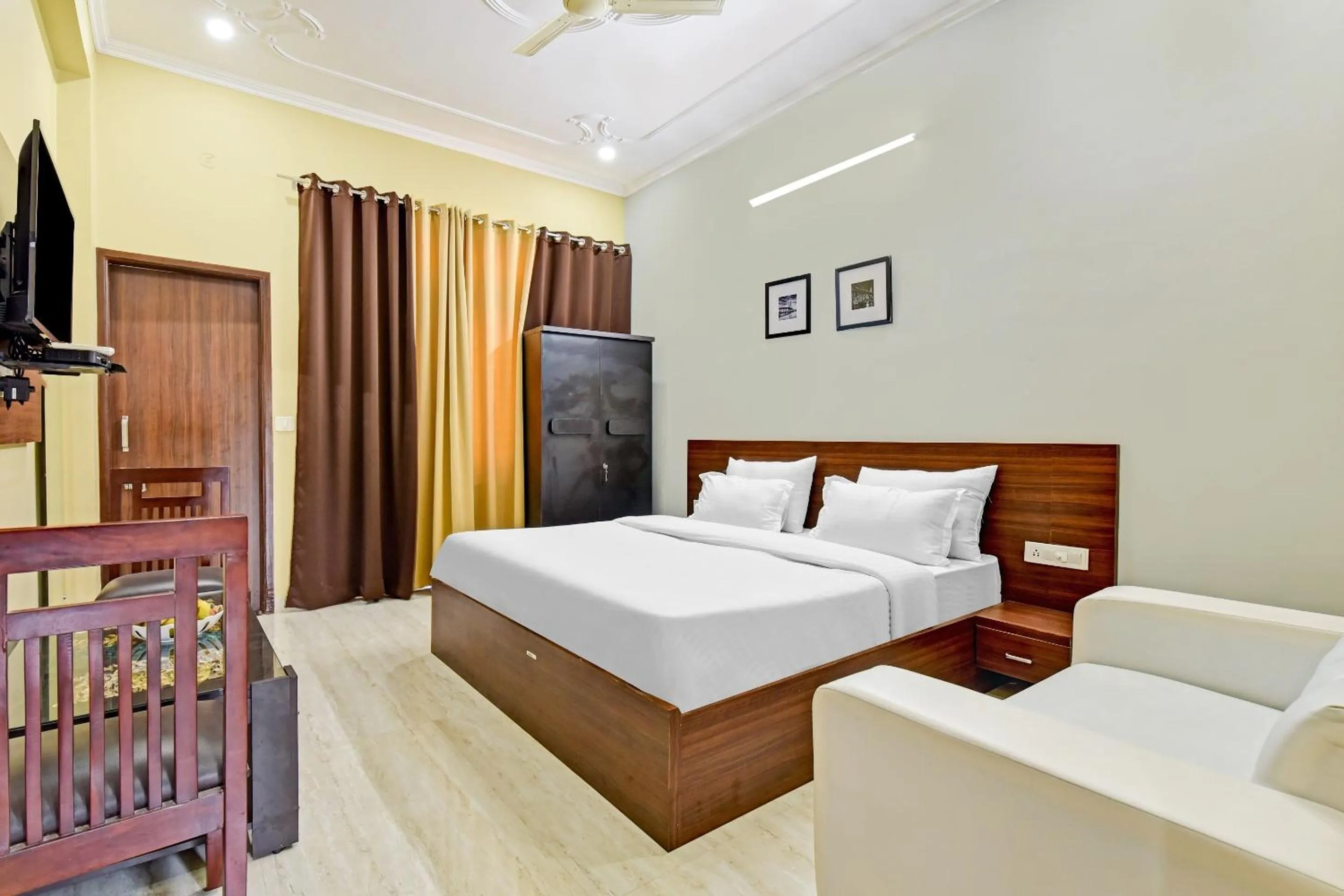 Bedroom in Hotel O Shri Ganesh