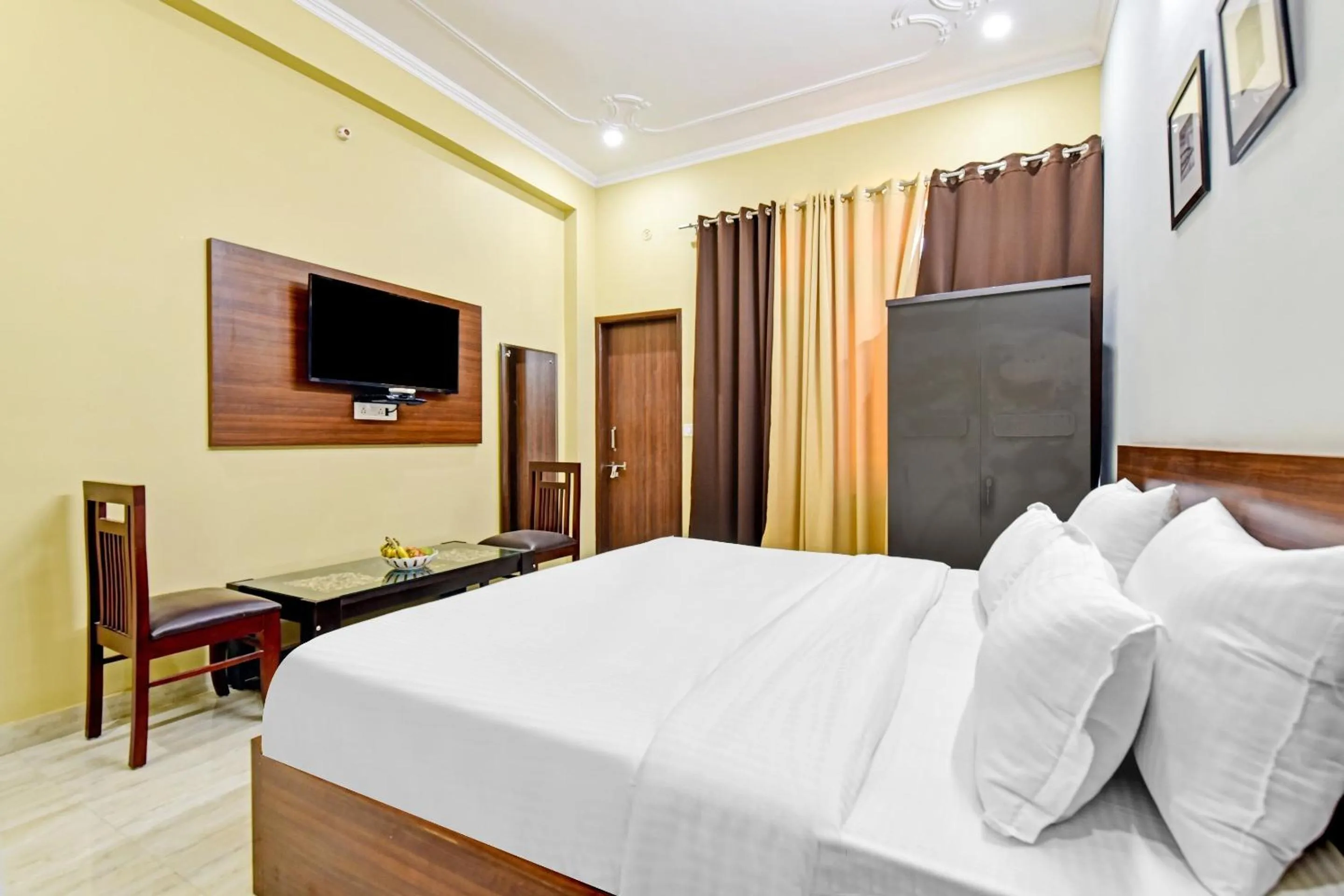 Bedroom in Hotel O Shri Ganesh