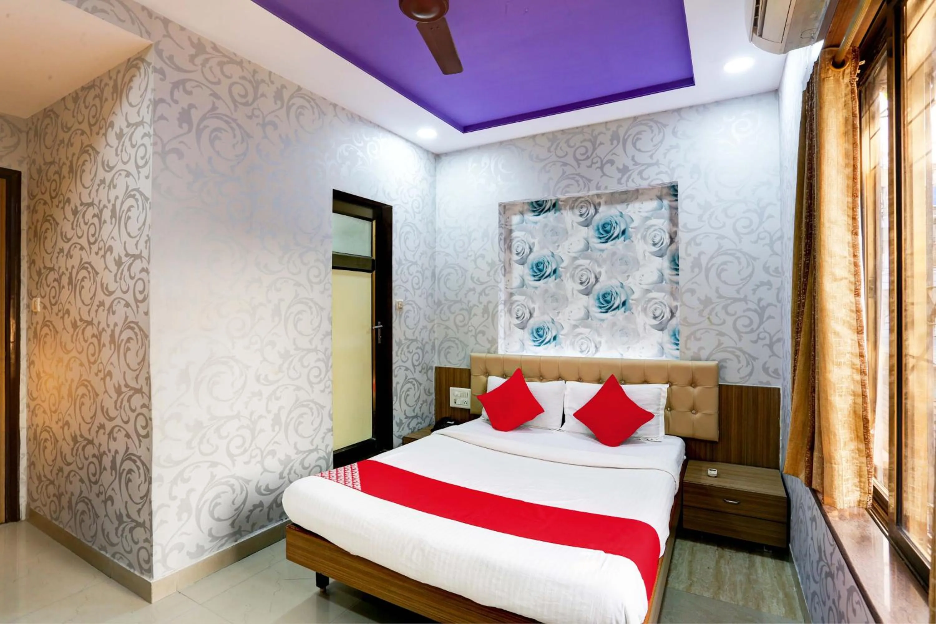 Bedroom, Bed in Super Hotel O Yatri Yadgar