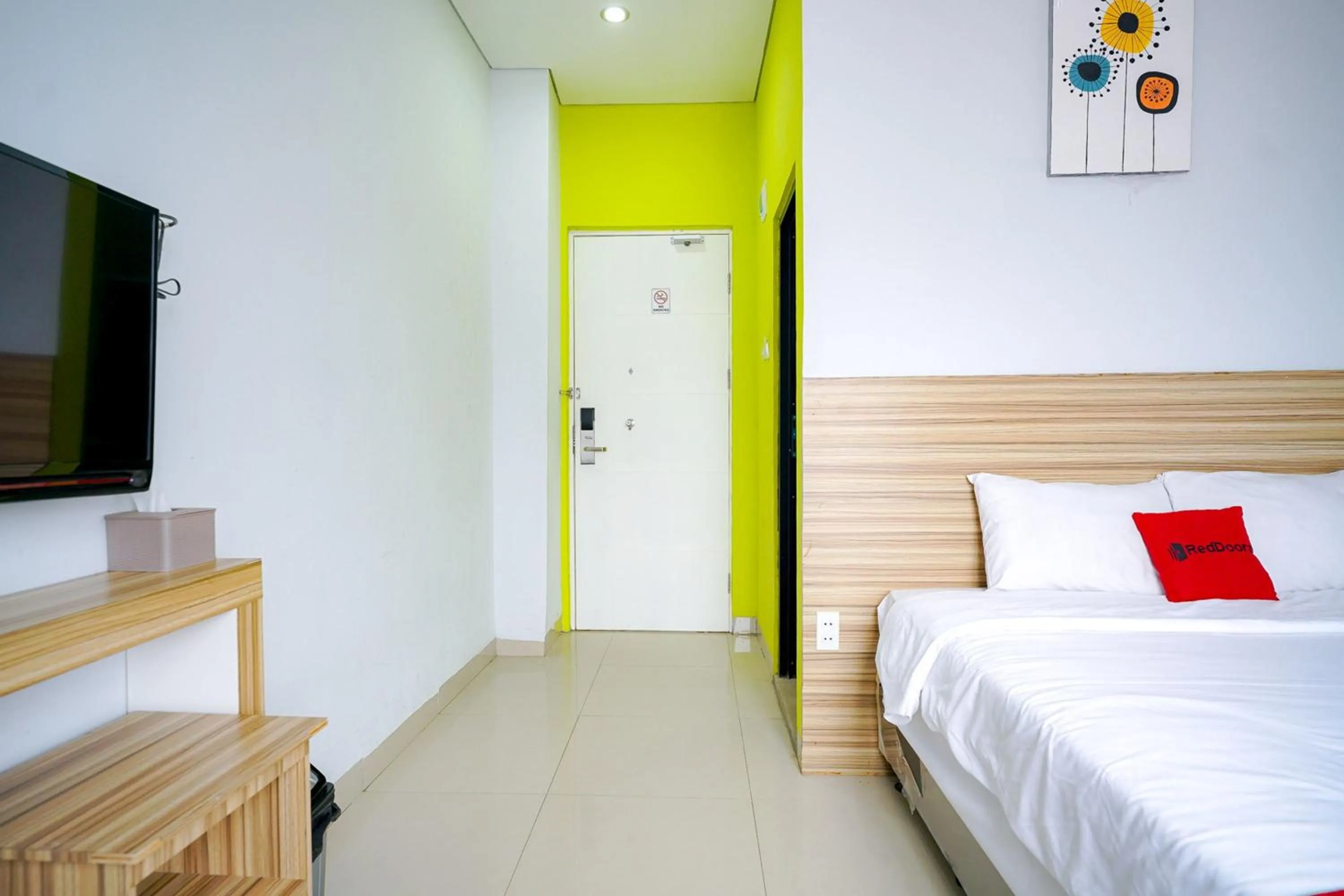 Bedroom, Bed in RedDoorz Premium at Raja Hostel Syariah