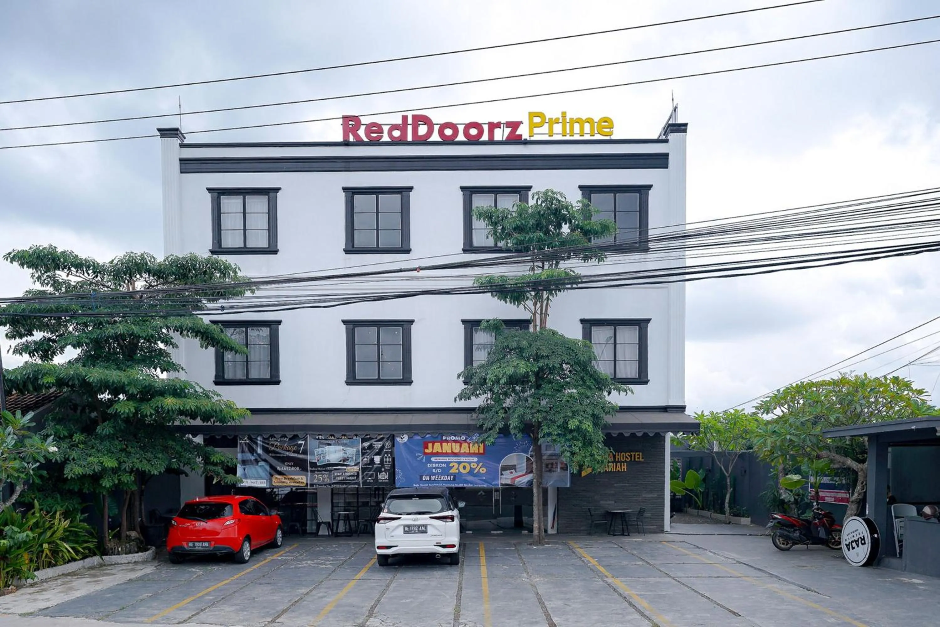 Property building in RedDoorz Premium at Raja Hostel Syariah