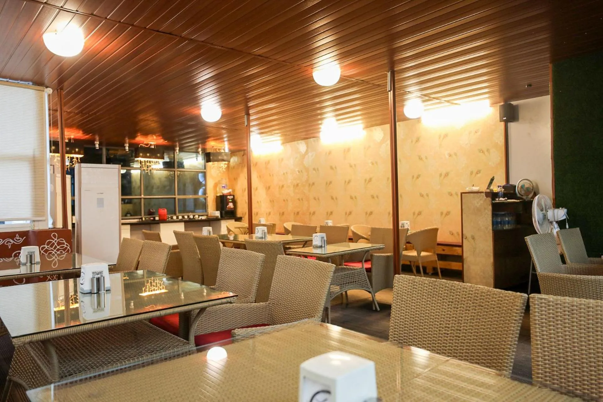 Restaurant/places to eat in Hotel White Fields Hitec City, Hyderabad