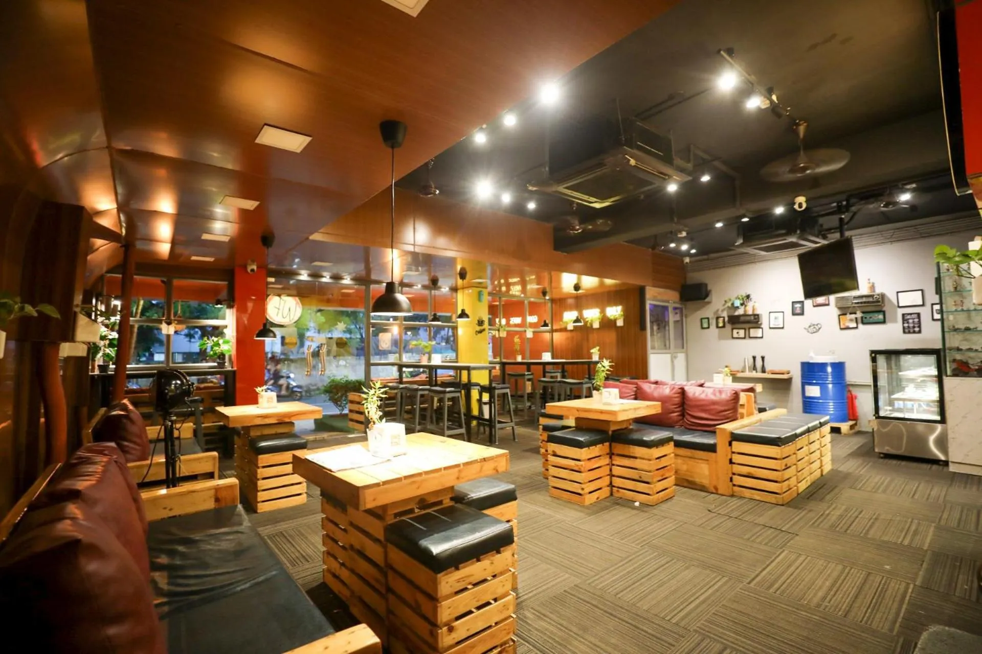 Restaurant/places to eat in Hotel White Fields Hitec City, Hyderabad