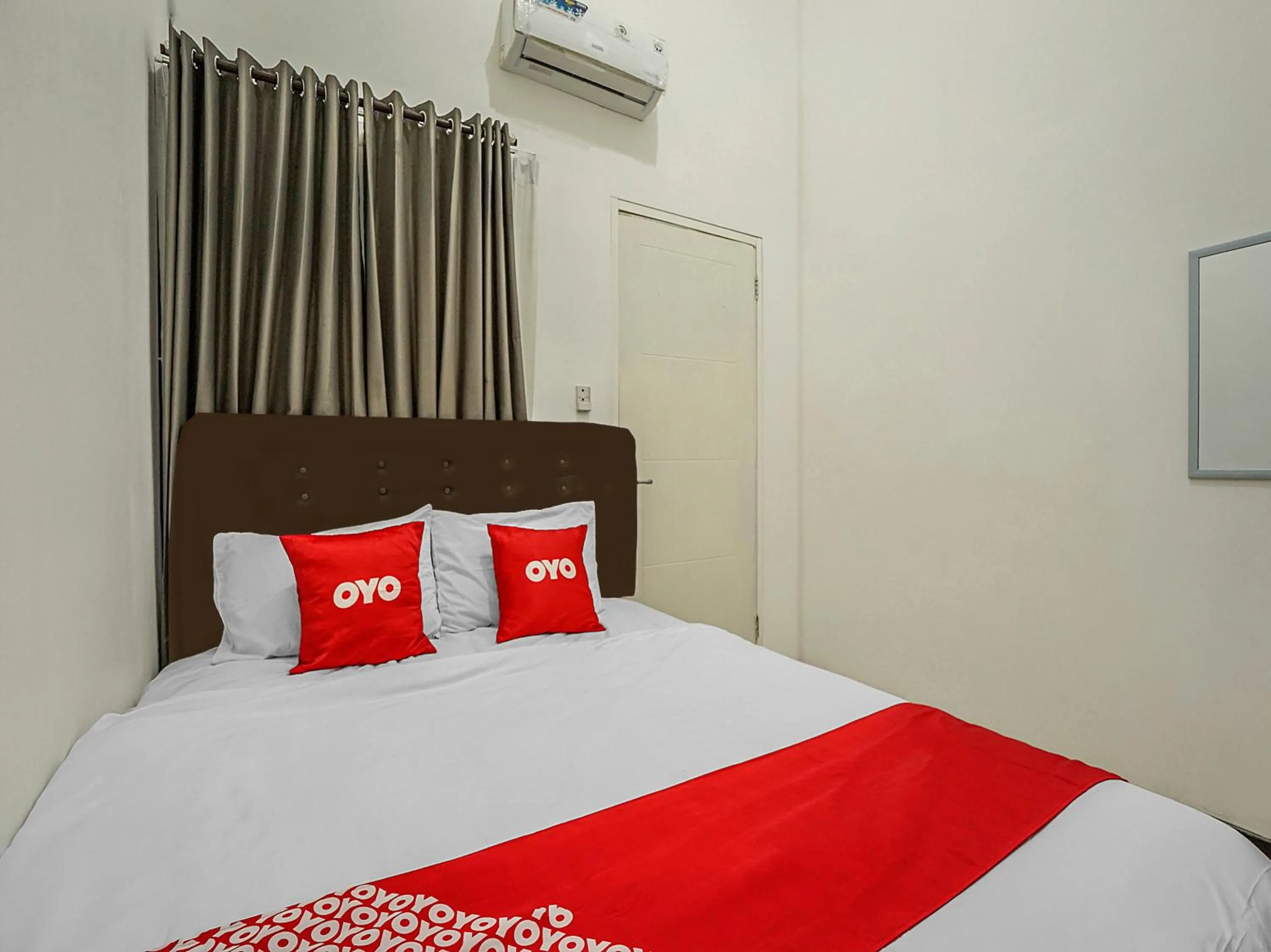 Bedroom, Bed in Hotel O Happy Homestay Syariah