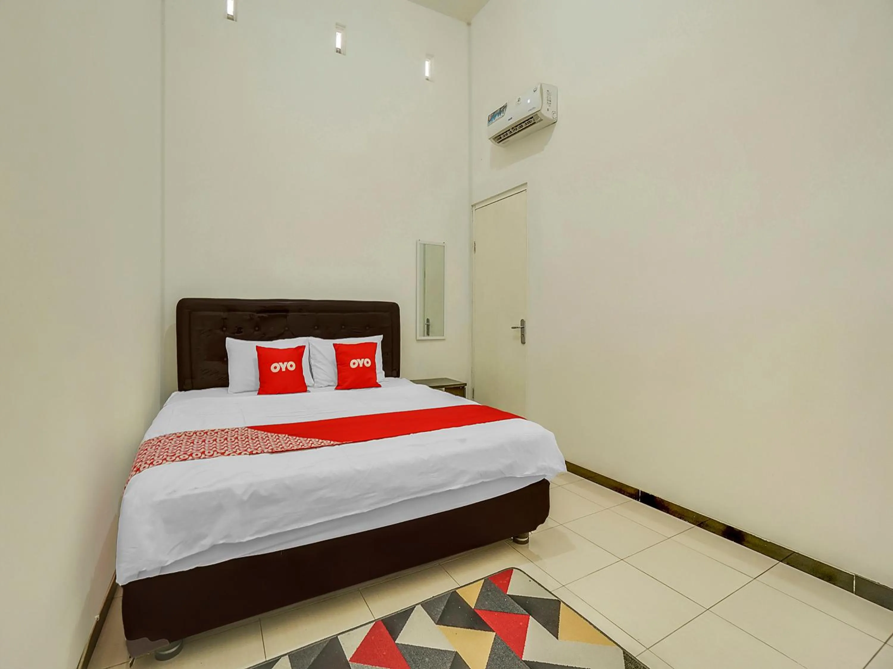 Bedroom, Bed in Hotel O Happy Homestay Syariah