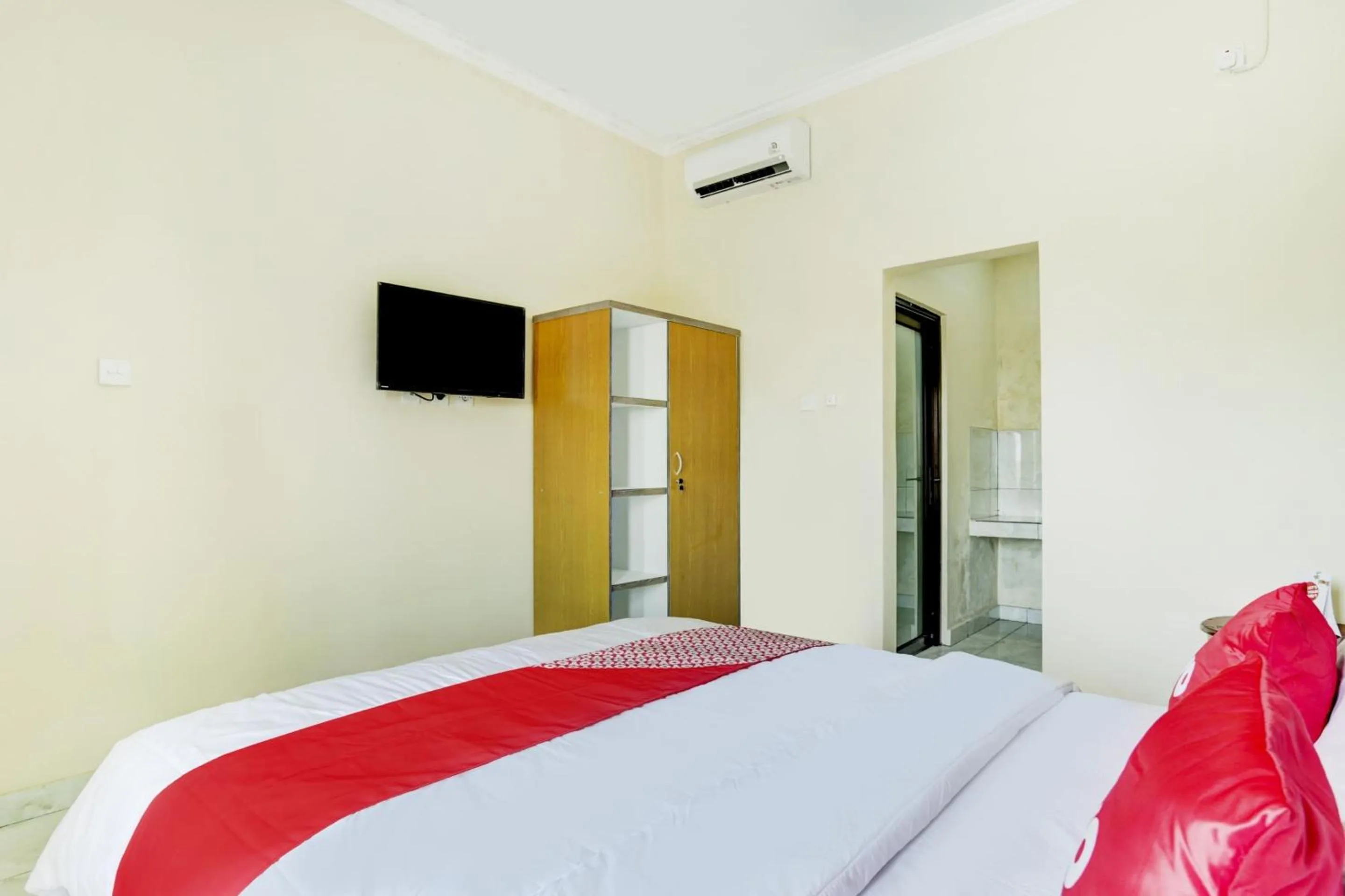 Bedroom, Bed in Hotel O Pondok Dukuh