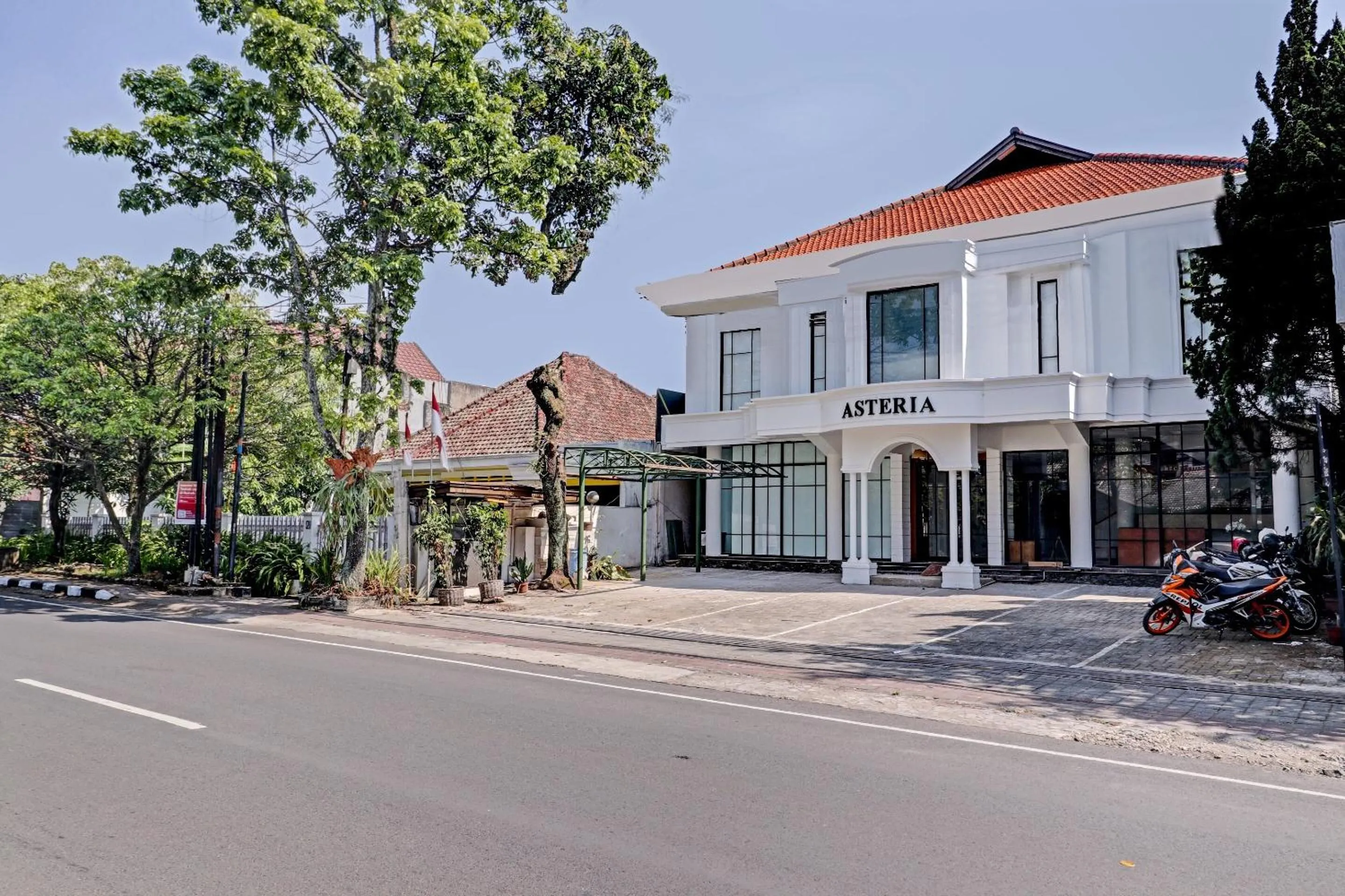 Facade/entrance in Collection O Riau Near Trans Studio Bandung Formerly Asteria Hotel