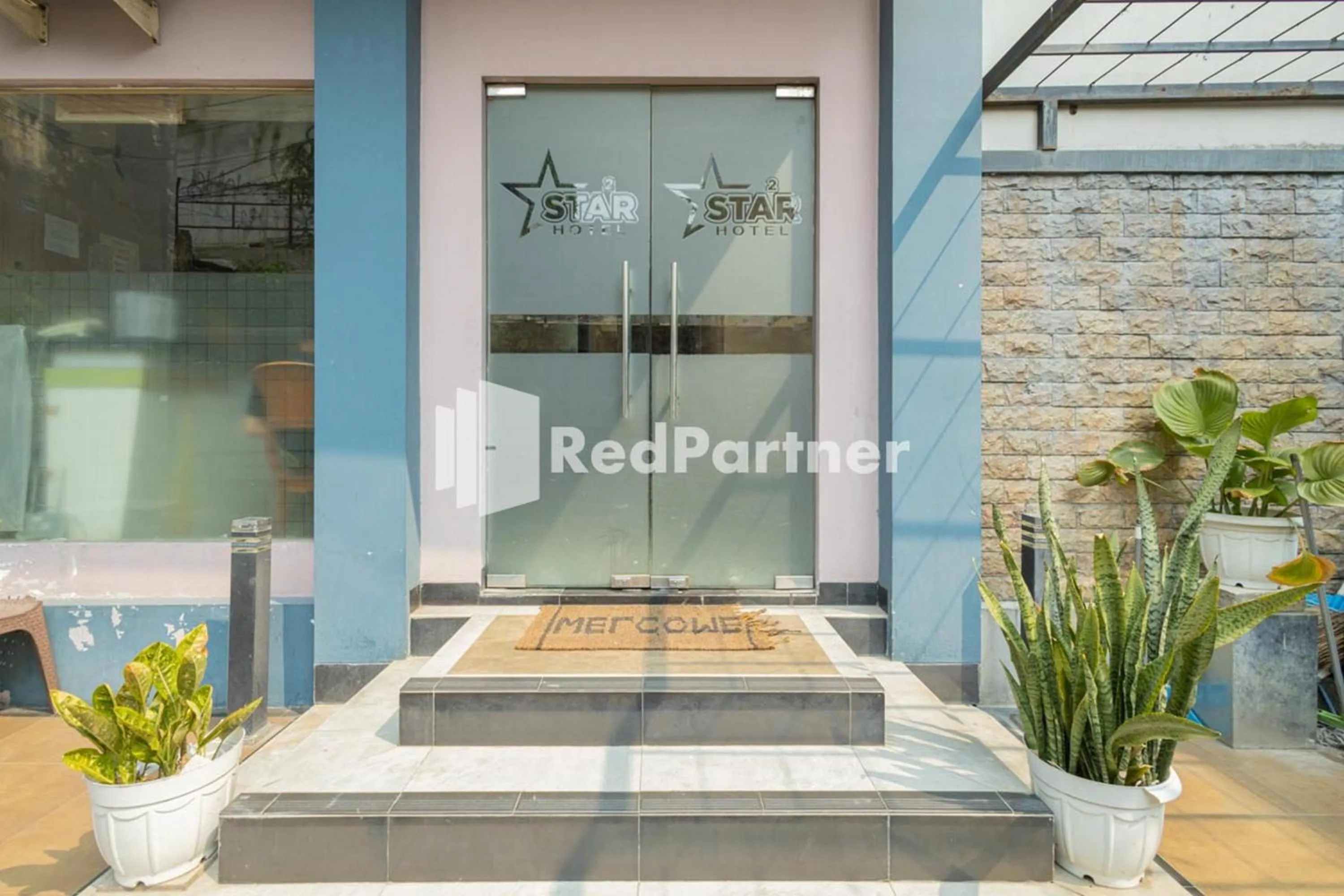 Property building in Star Hotel Jaksa Mitra RedDoorz
