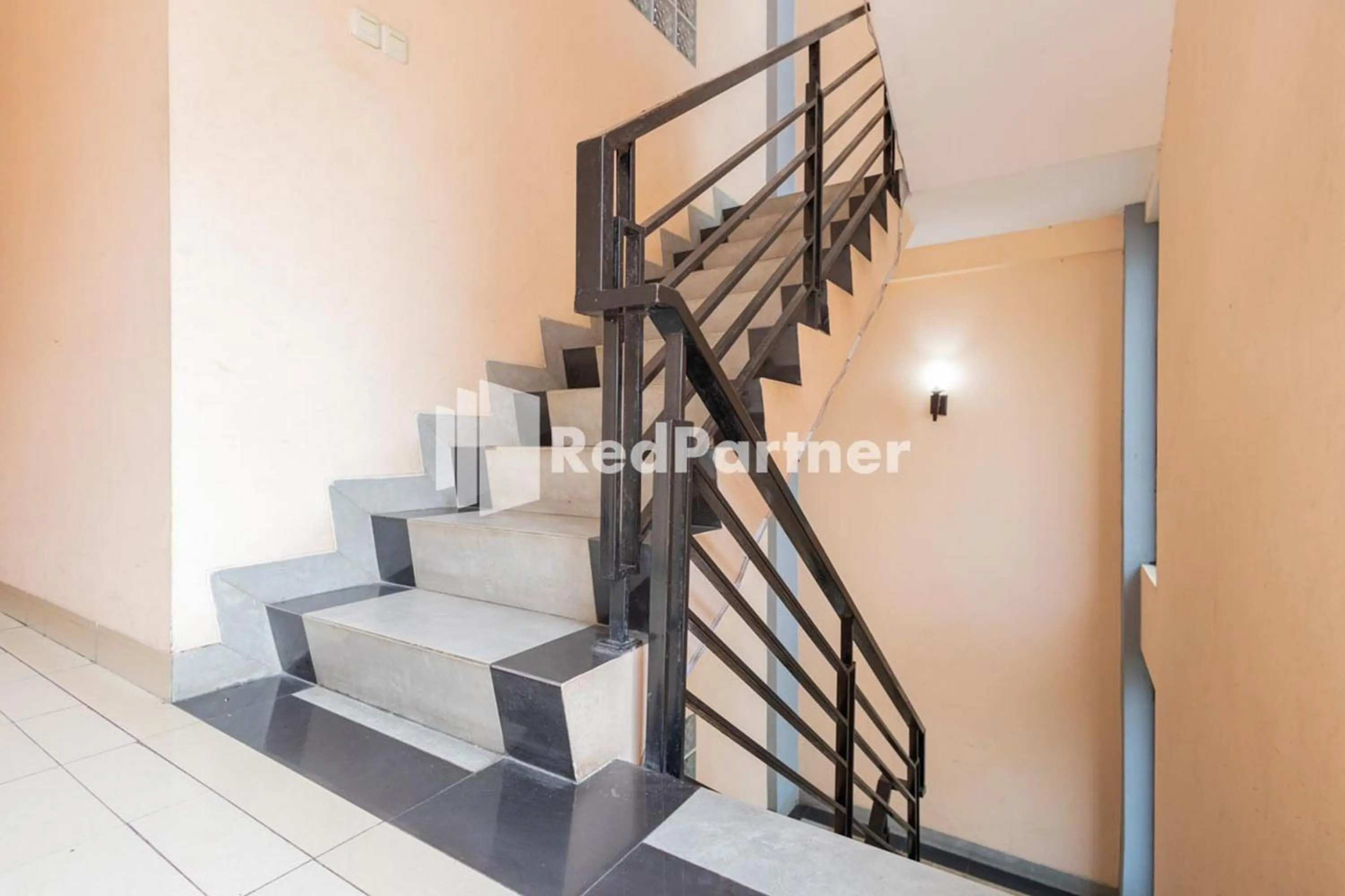 Property building in Star Hotel Jaksa Mitra RedDoorz