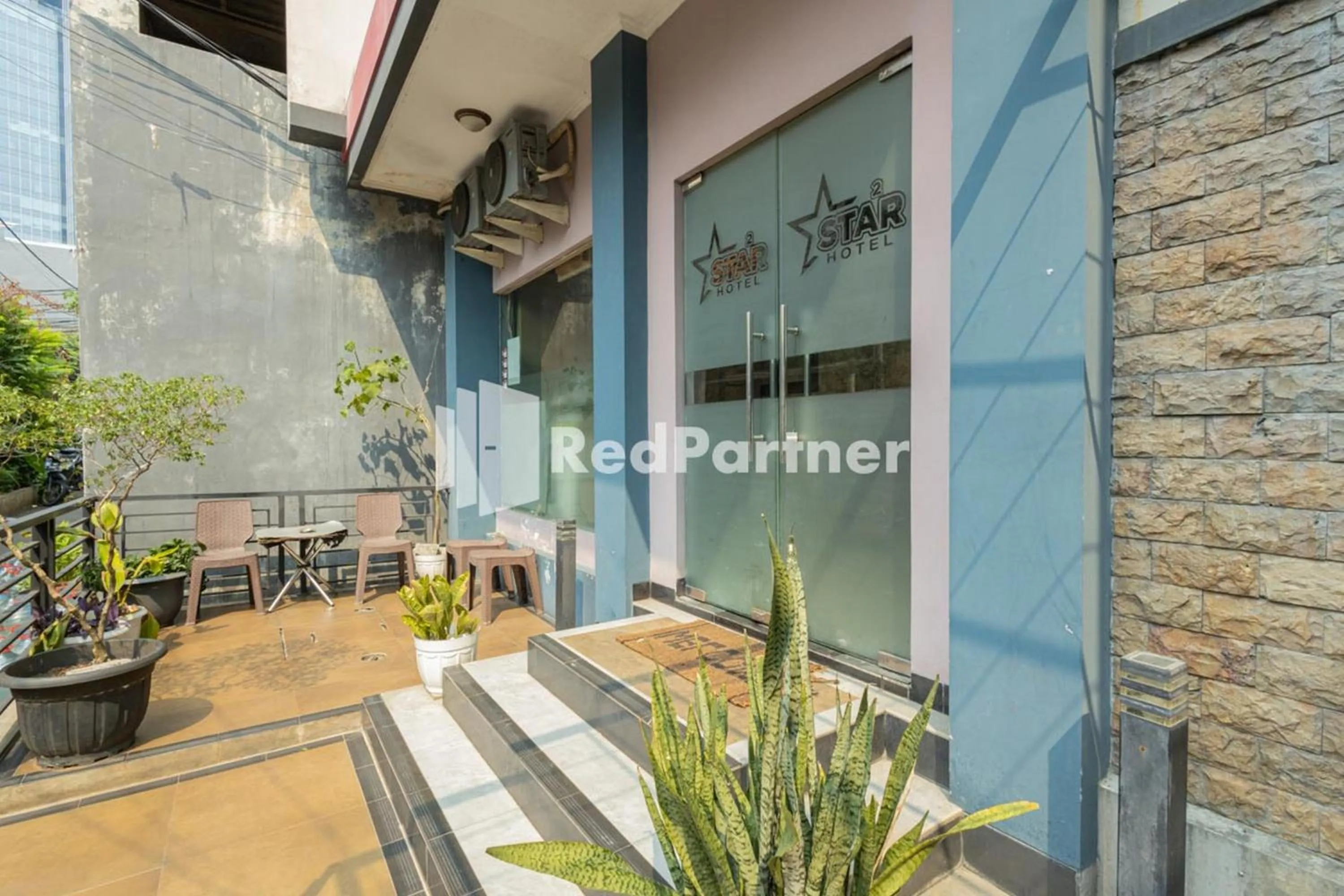 Property building in Star Hotel Jaksa Mitra RedDoorz