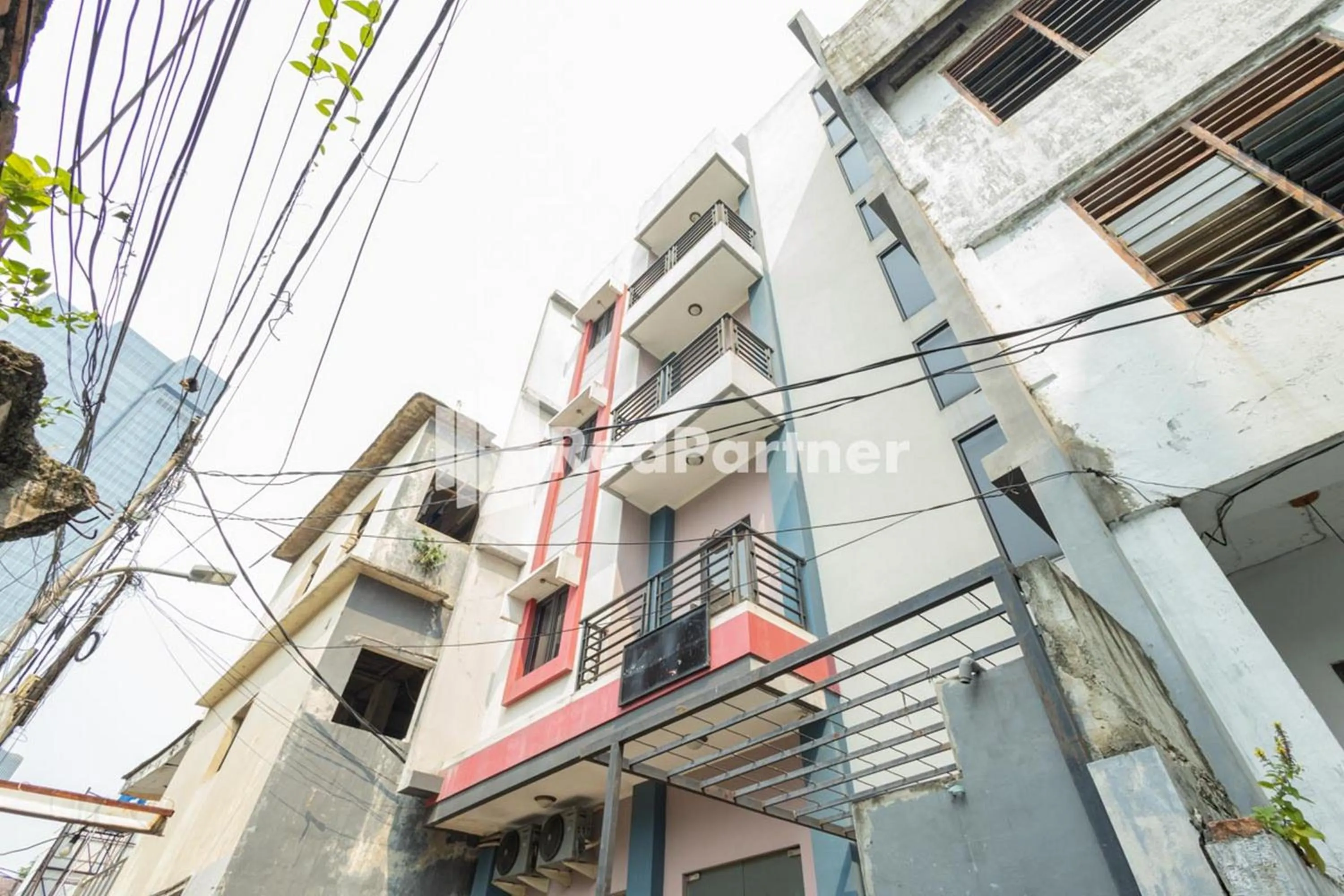 Property building in Star Hotel Jaksa Mitra RedDoorz