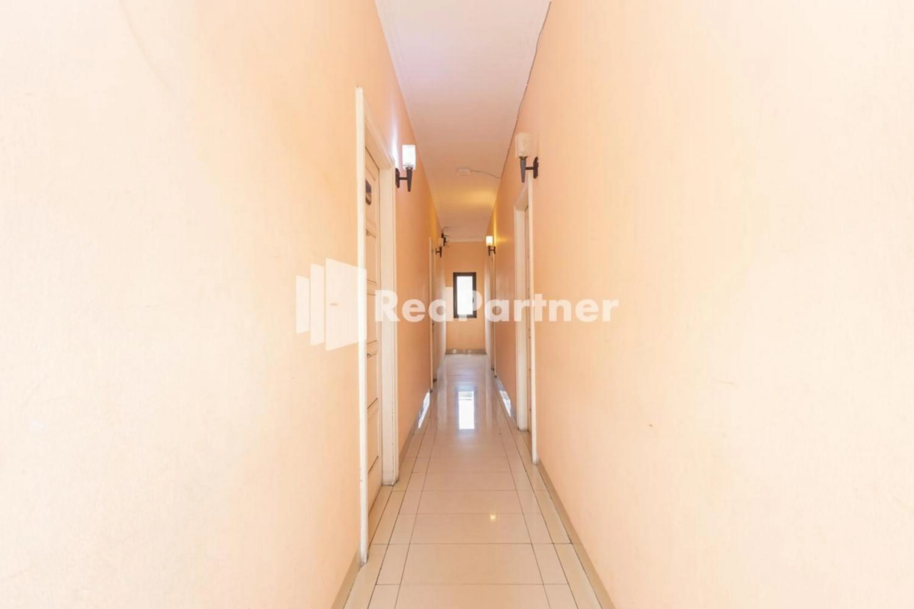 Property building in Star Hotel Jaksa Mitra RedDoorz