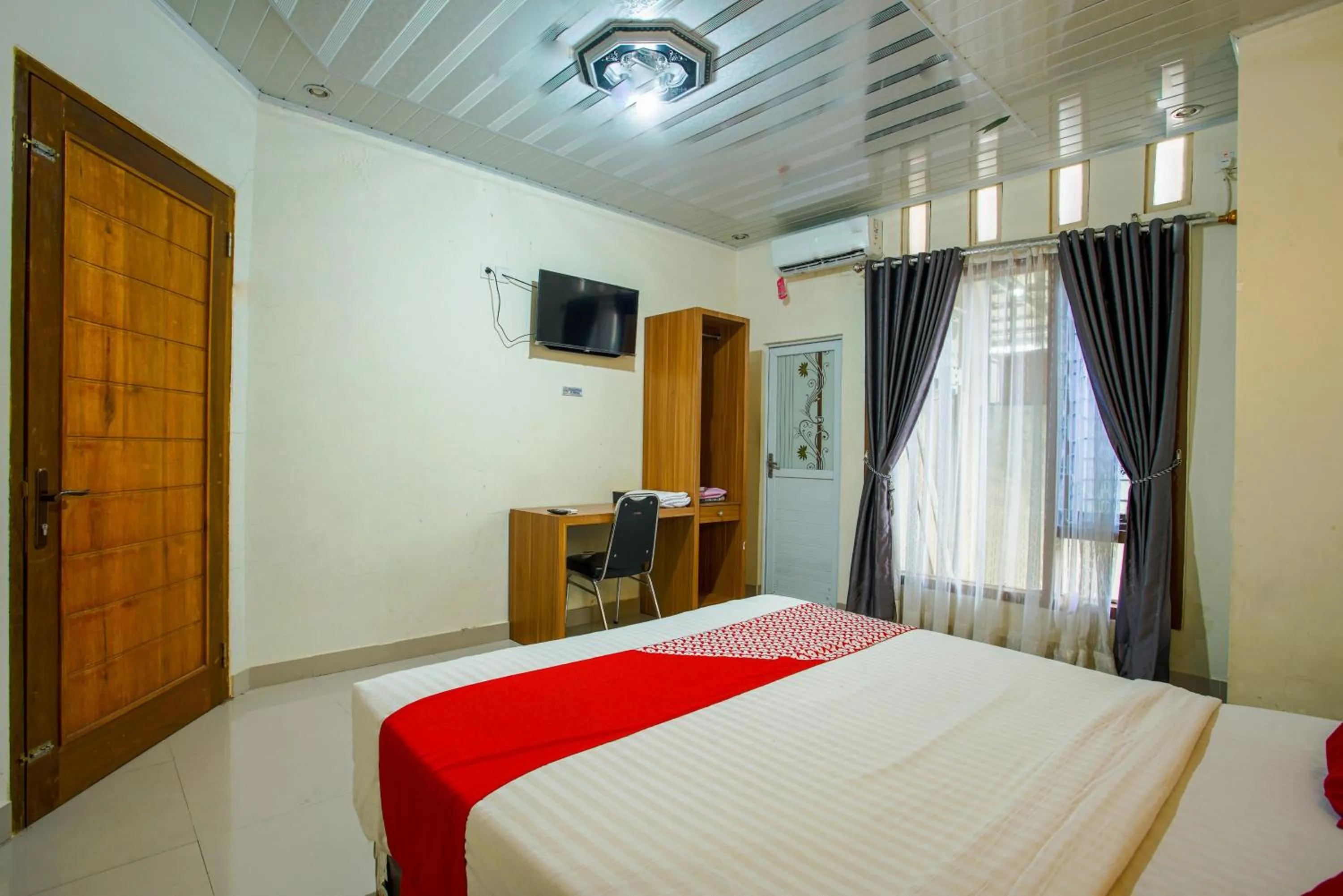 Bedroom, Bed in Capital O 90643 Suri Guest House Syariah