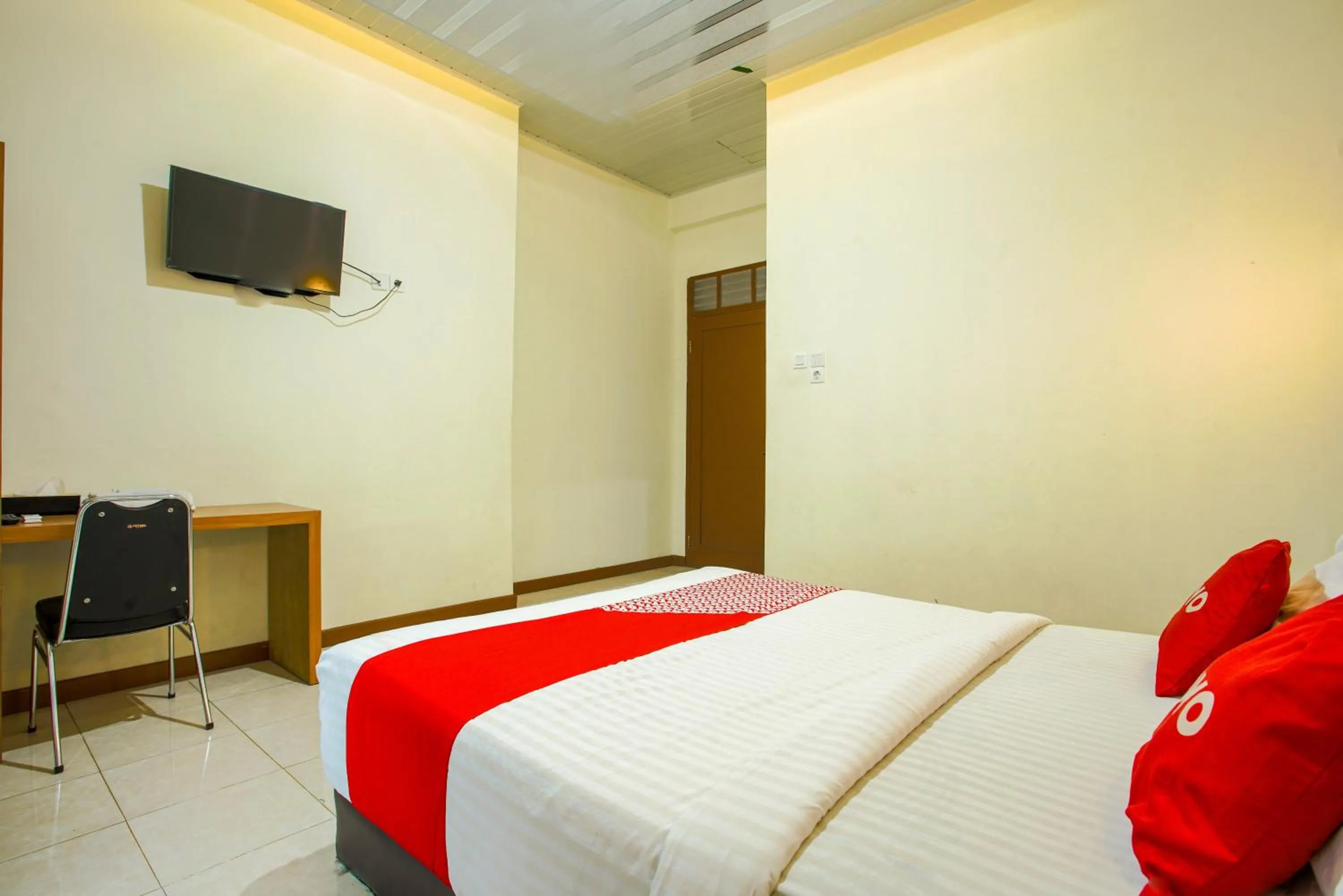 Bedroom, Bed in Capital O 90643 Suri Guest House Syariah