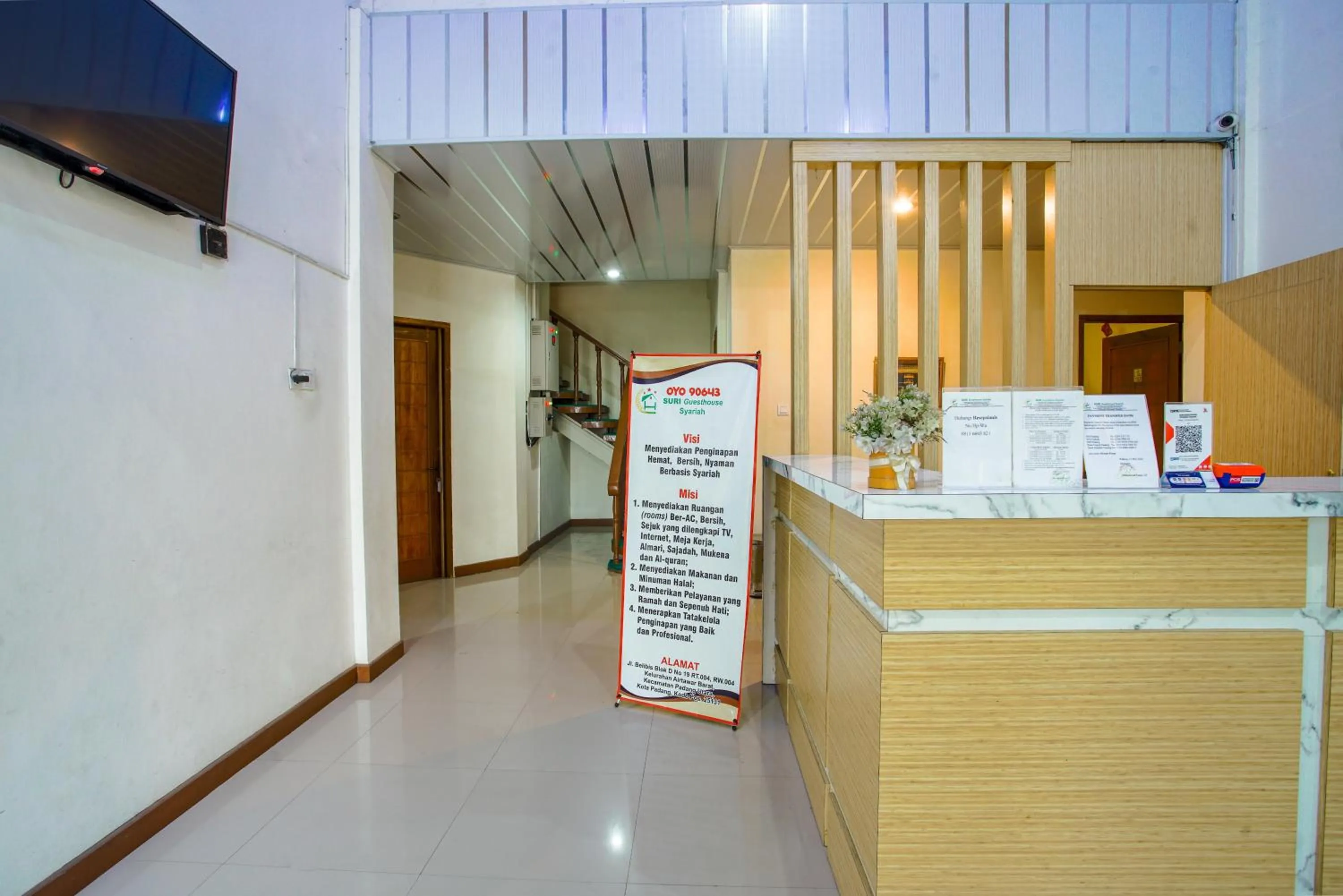 Lobby or reception in Capital O 90643 Suri Guest House Syariah