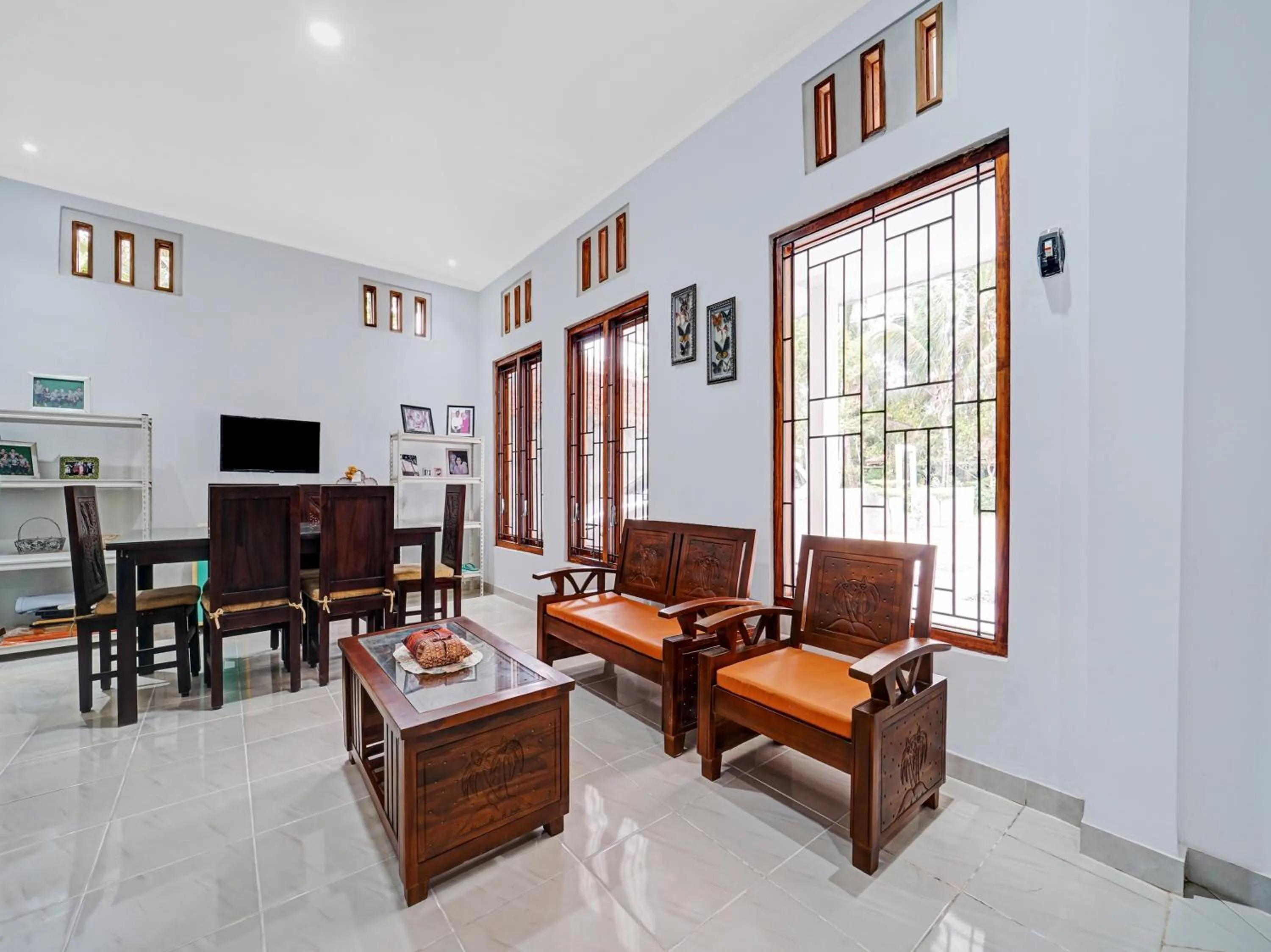 Lobby or reception in RedDoorz at Omah Candi Sari near Airport YIA