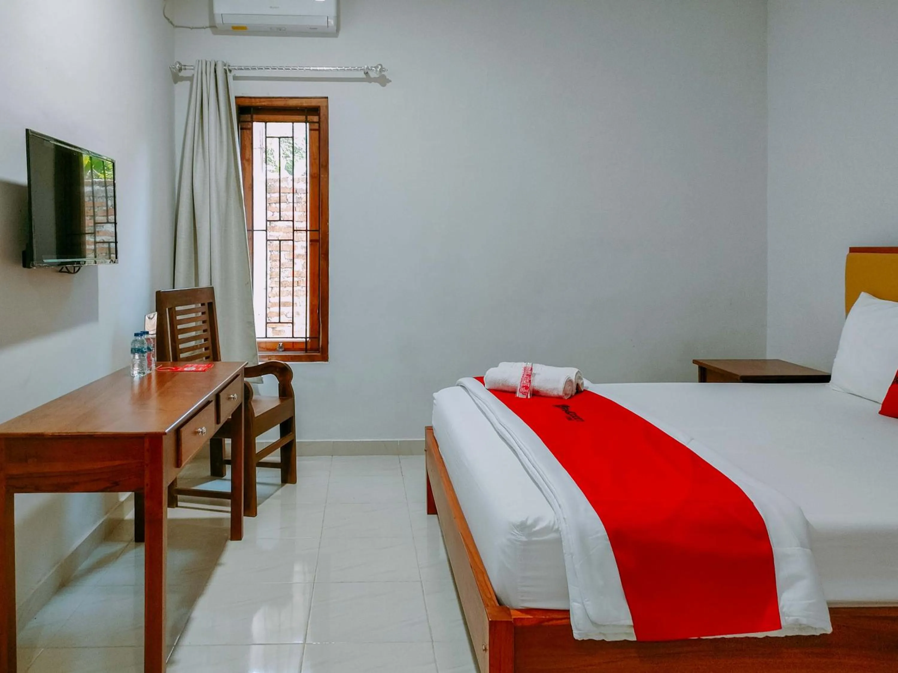 Bed in RedDoorz at Omah Candi Sari near Airport YIA