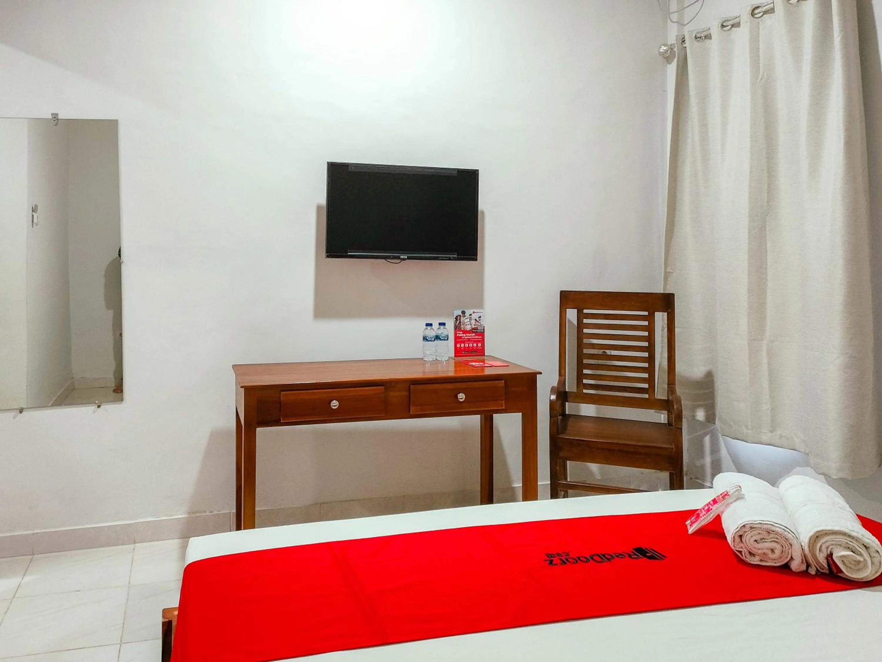 Bed in RedDoorz at Omah Candi Sari near Airport YIA
