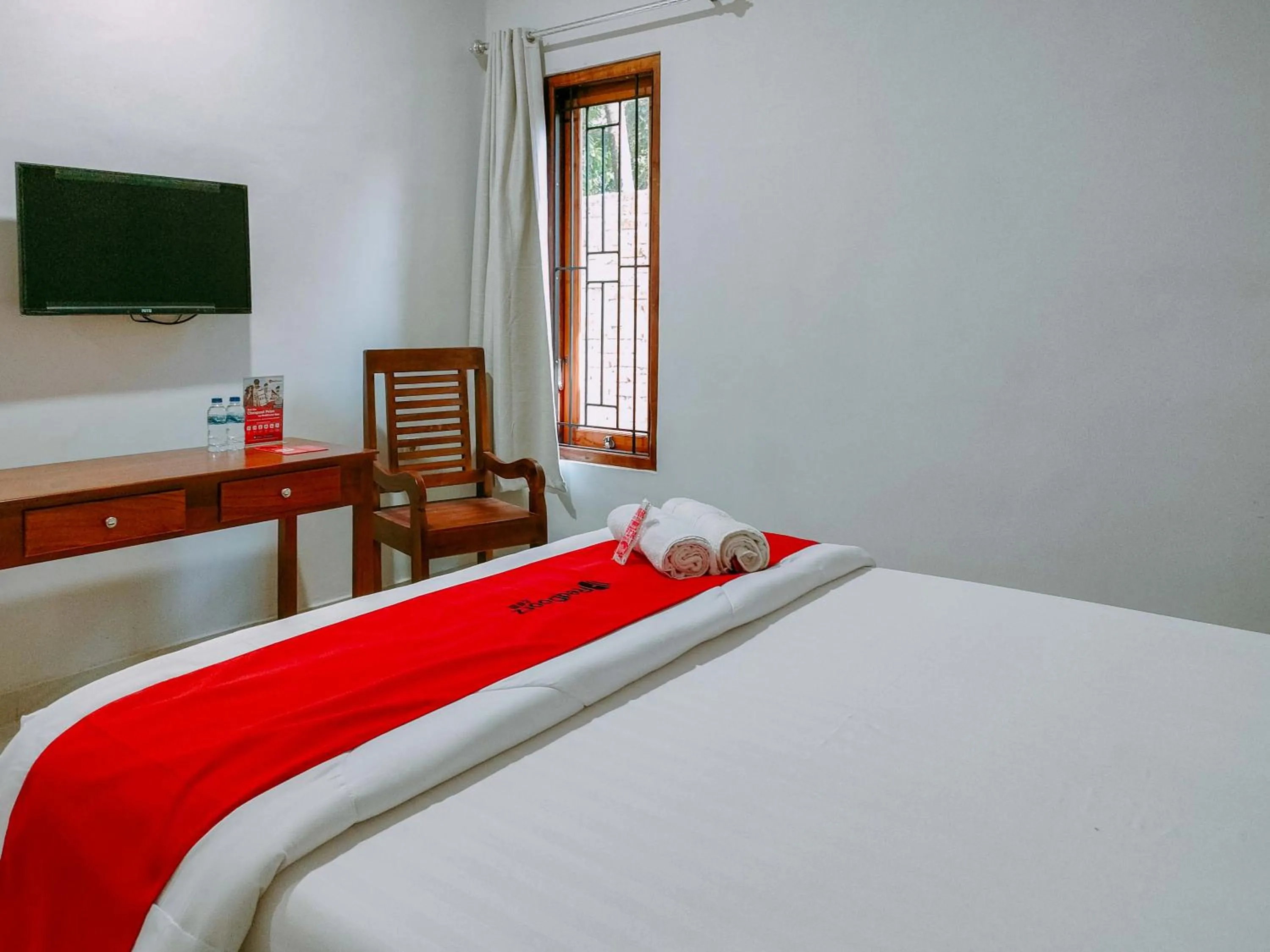 Bed in RedDoorz at Omah Candi Sari near Airport YIA