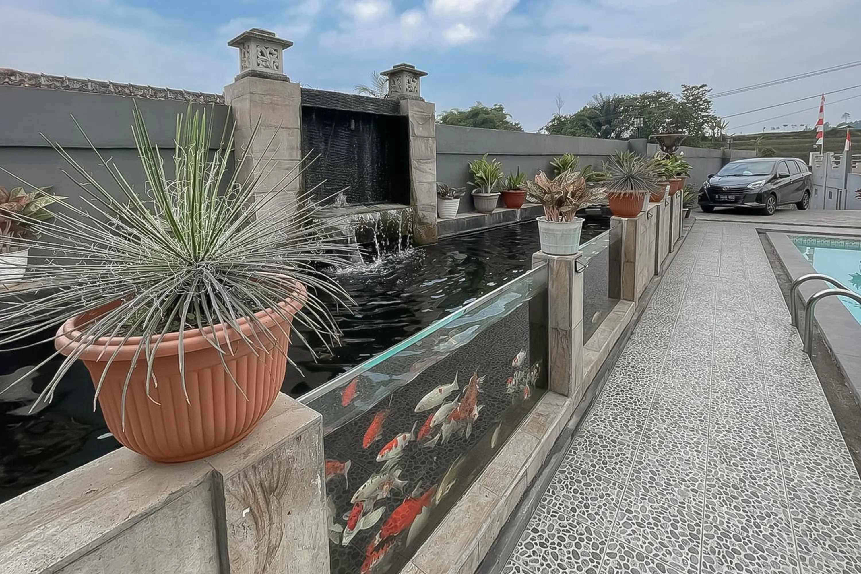 Pool view in RedDoorz Resort Syariah At Rancakalong Sumedang