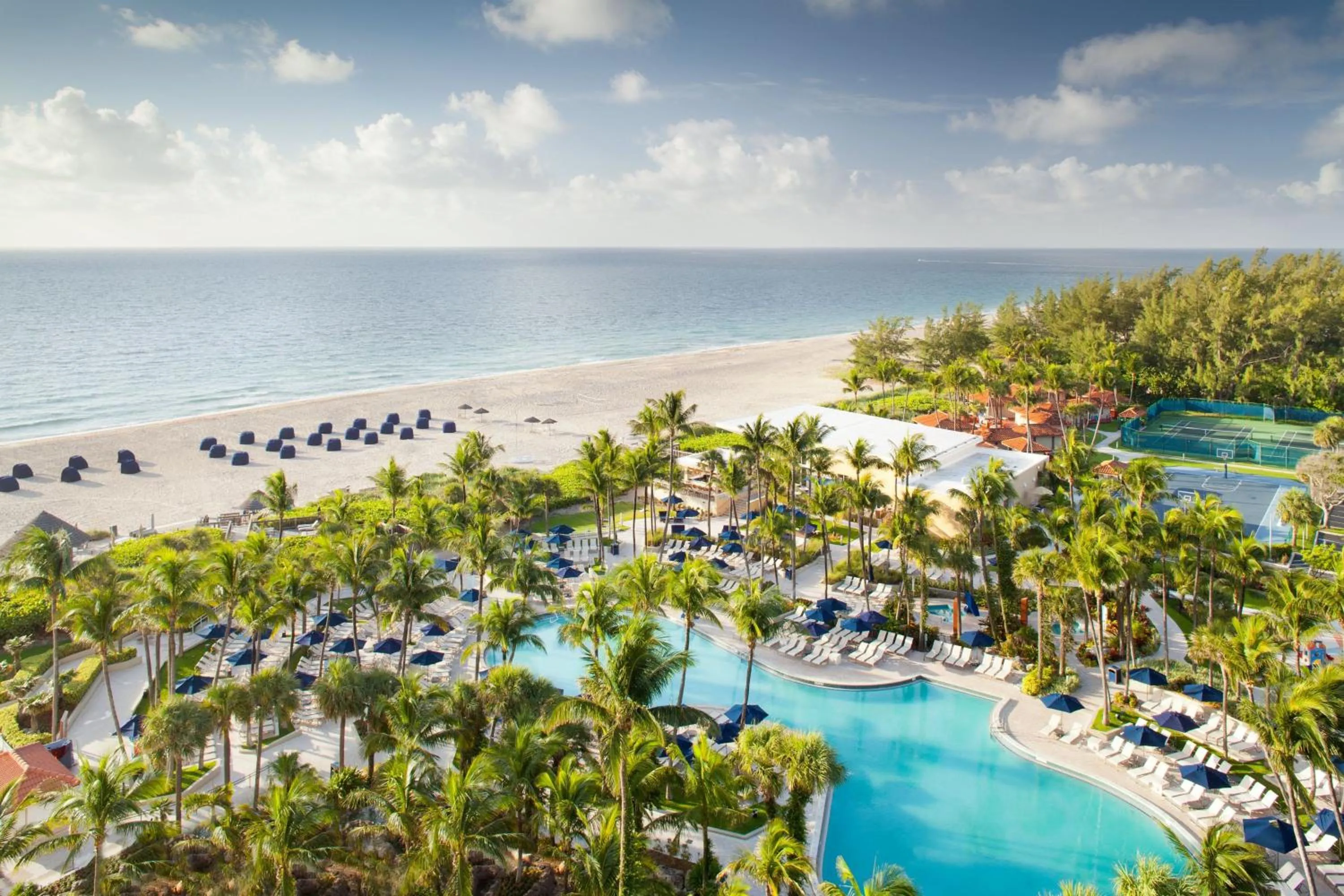 Swimming pool in Fort Lauderdale Marriott Harbor Beach Resort & Spa