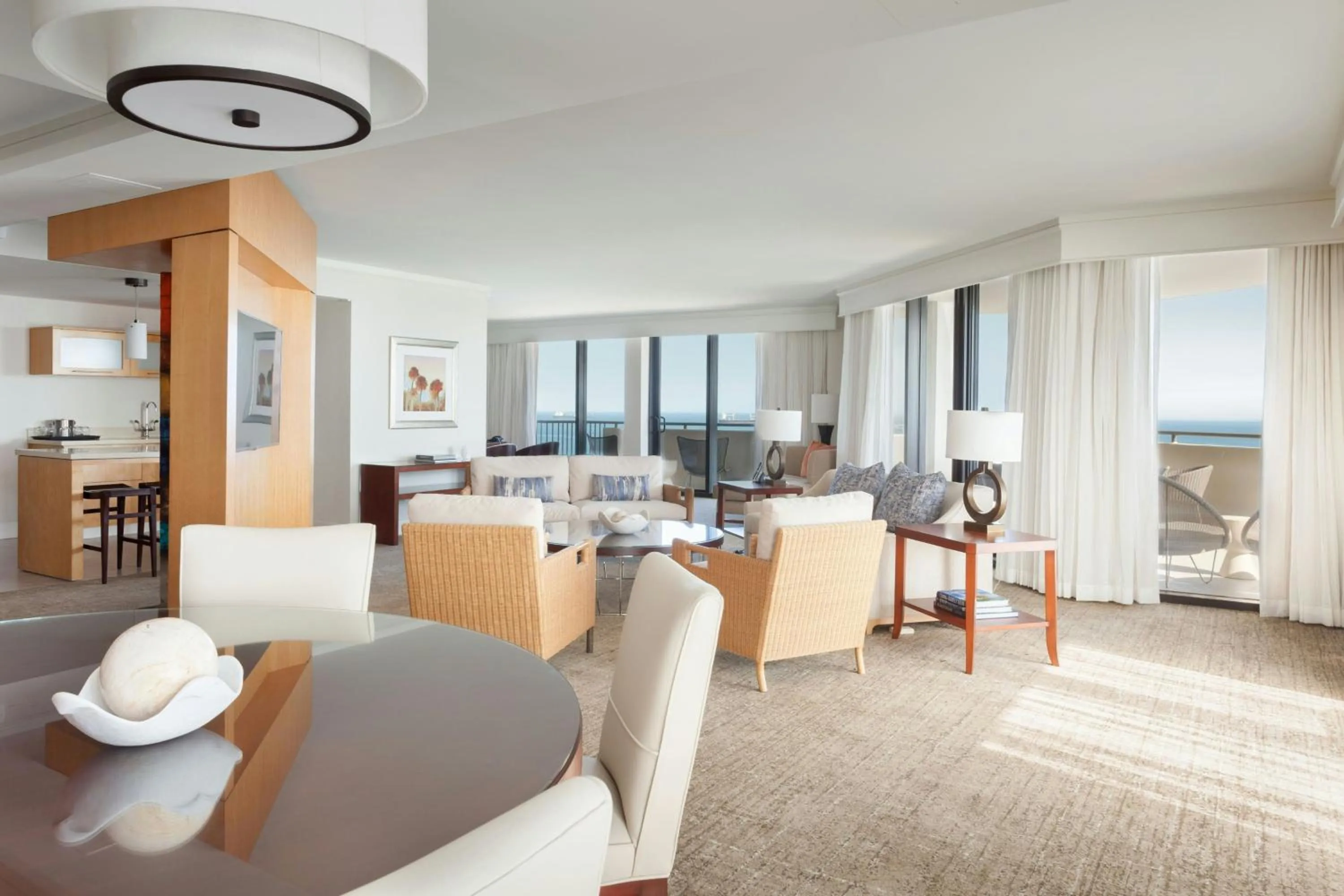 Living room in Fort Lauderdale Marriott Harbor Beach Resort & Spa