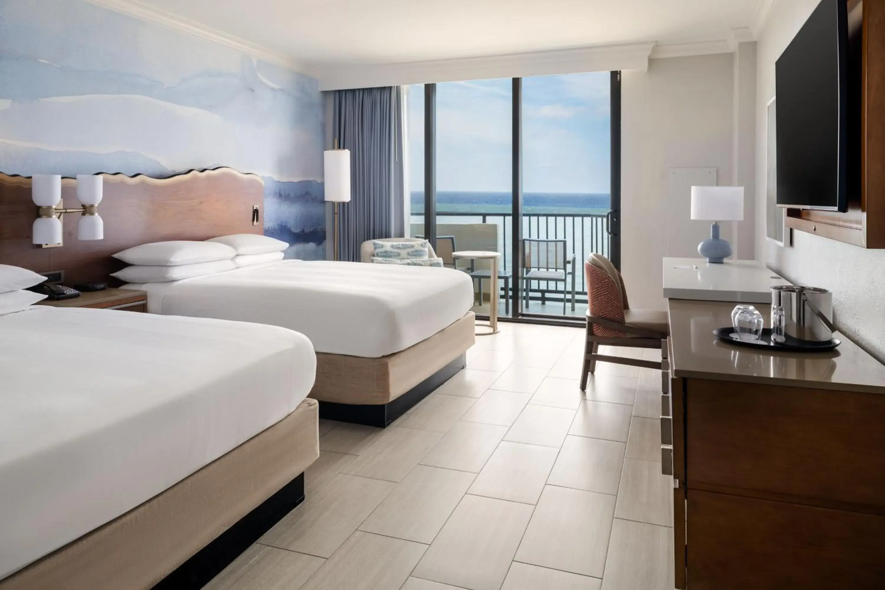 Double Room with Ocean View in Fort Lauderdale Marriott Harbor Beach Resort & Spa Double Room with Ocean View in Fort Lauderdale Marriott Harbor Beach Resort & Spa